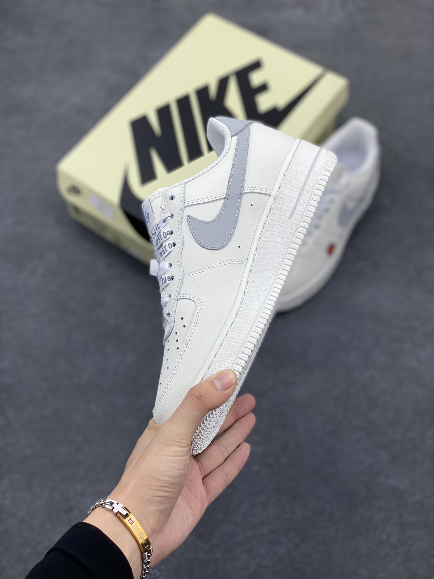 图片[3]-NIke Air Force 1 \’07 Low KENZO🌺联名 空军一号 低帮 运动鞋 休闲鞋 折边针车 工艺难度大 原楦头原纸板 原装鞋盒 定制五金配件 内置全掌气垫 原厂鞋底  货号：FC-918822 尺码：36 36.5 37.5 38 38.5 39 40 40.5 41 42 42.5 43 44 44.5 45-选品中心