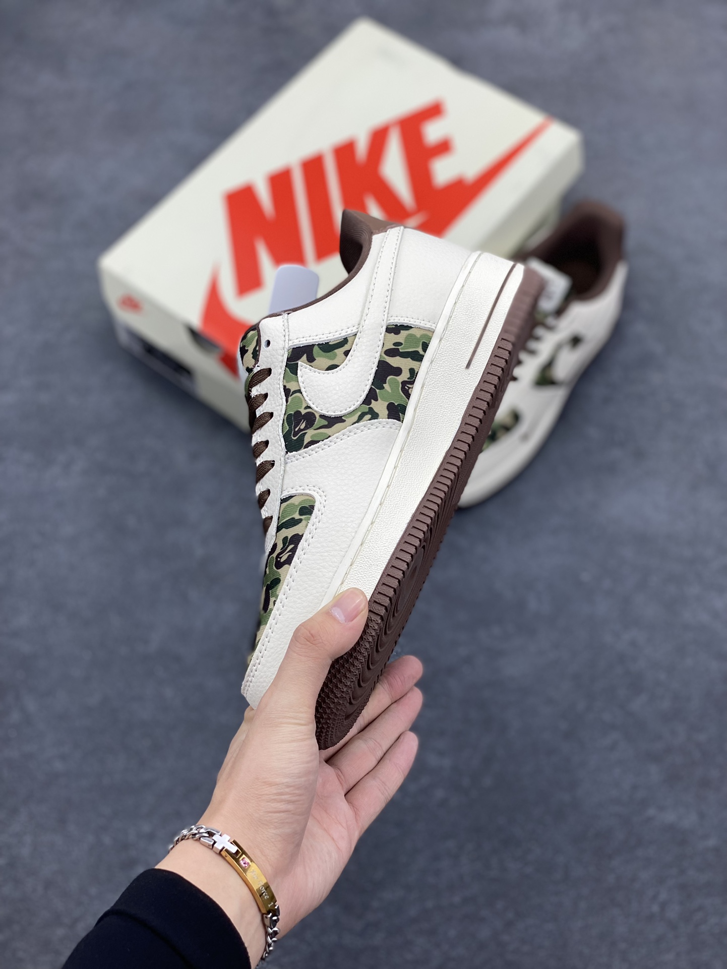 图片[3]-NIke Air Force 1 \’07 Low “Bape联名–米棕迷彩”空军一号 低帮 运动鞋 休闲鞋 折边针车 工艺难度大 原楦头原纸板 原装鞋盒 定制五金配件 内置全掌气垫 原厂鞋底 货号：KK1988-019 尺码：36 36.5 37.5 38 38.5 39 40 40.5 41 42 42.5 43 44 44.5 45-选品中心