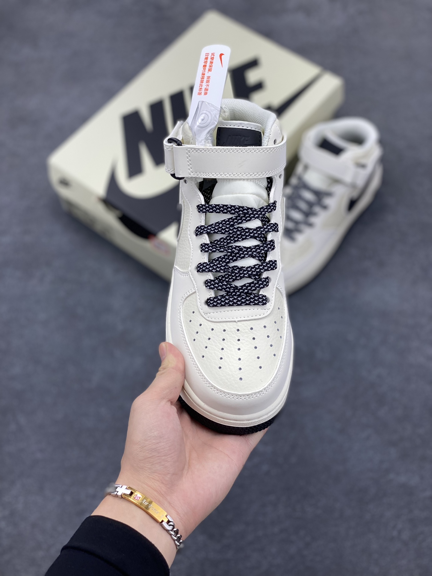 图片[2]-Nike Air Force 1 MID 米黑勾 满天星中帮空军一号休闲板鞋 客供高亮3m反光 定制头成皮料 定制鞋盒 原楦原纸板 纯正版型 内置全掌气垫 货号：SH0235-511 尺码：36 36.5 37.5 38 38.5 39 40 40.5 41 42 42.5 43 44 44.5 45-选品中心