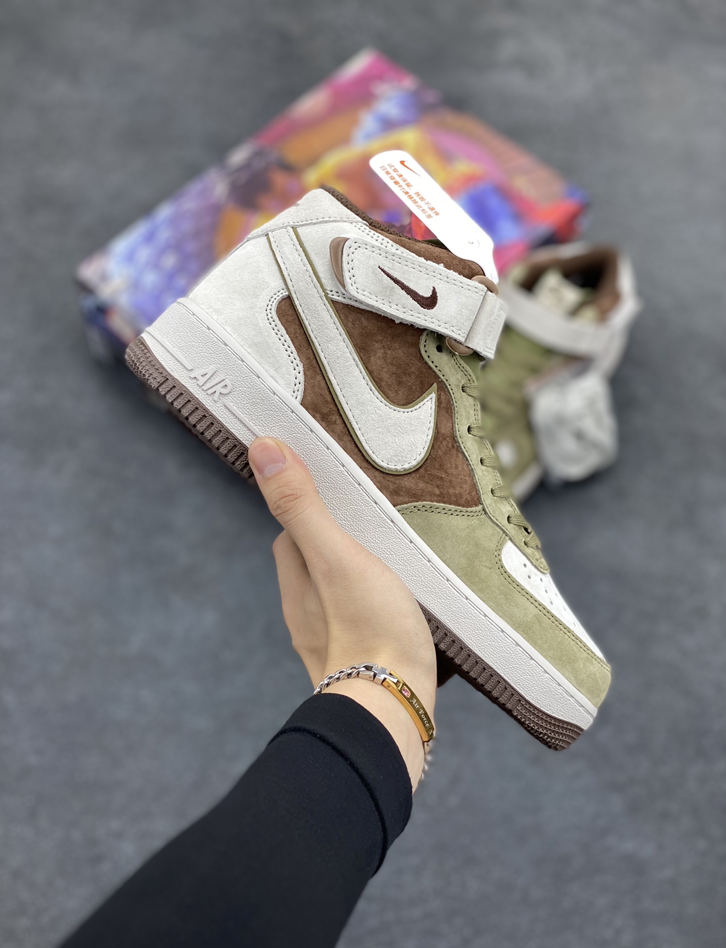 Nike Air Force 1 MID ’07 麂皮 “巧克力”配色 空军一号中帮休闲板鞋 原厂麂皮 原楦原纸板 纯正版型 高清洁度 内置全掌气垫 货号：LG1618-168 尺码：36 36.5 37.5 38 38.5 39 40 40.5 41 42 42.5 43 44 44.5 45-选品中心