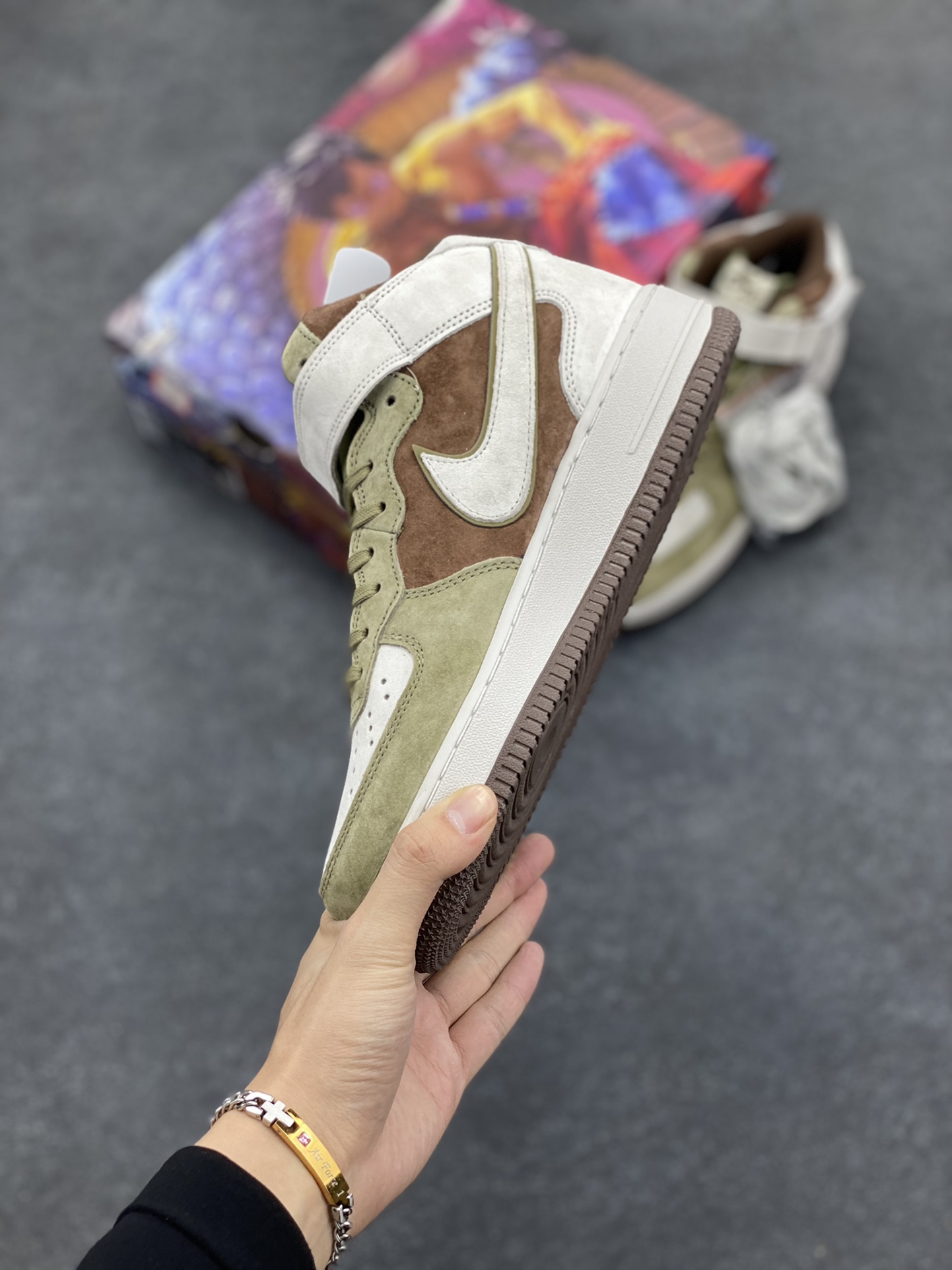 图片[3]-Nike Air Force 1 MID ’07 麂皮 “巧克力”配色 空军一号中帮休闲板鞋 原厂麂皮 原楦原纸板 纯正版型 高清洁度 内置全掌气垫 货号：LG1618-168 尺码：36 36.5 37.5 38 38.5 39 40 40.5 41 42 42.5 43 44 44.5 45-选品中心