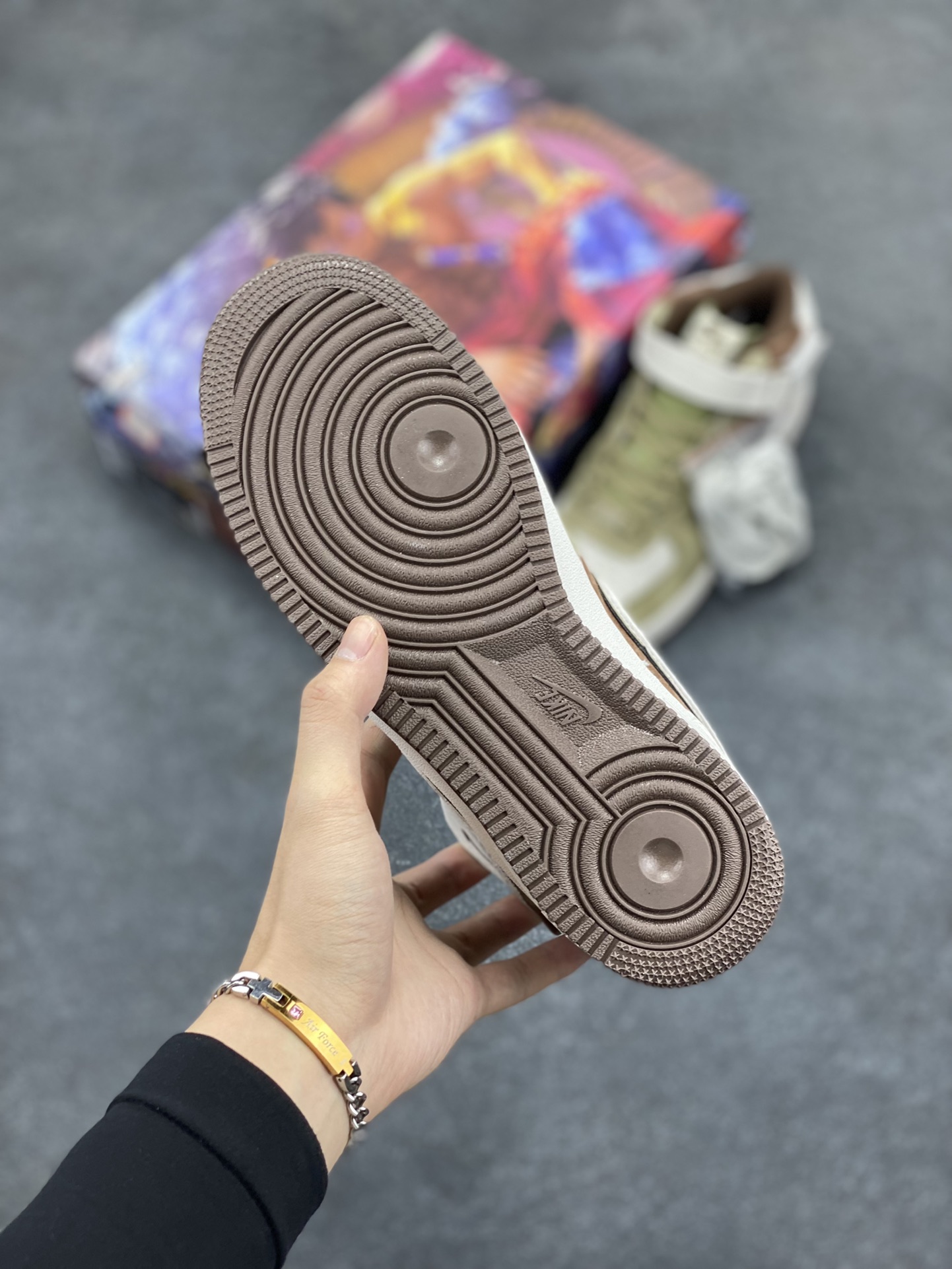 图片[5]-Nike Air Force 1 MID ’07 麂皮 “巧克力”配色 空军一号中帮休闲板鞋 原厂麂皮 原楦原纸板 纯正版型 高清洁度 内置全掌气垫 货号：LG1618-168 尺码：36 36.5 37.5 38 38.5 39 40 40.5 41 42 42.5 43 44 44.5 45-选品中心