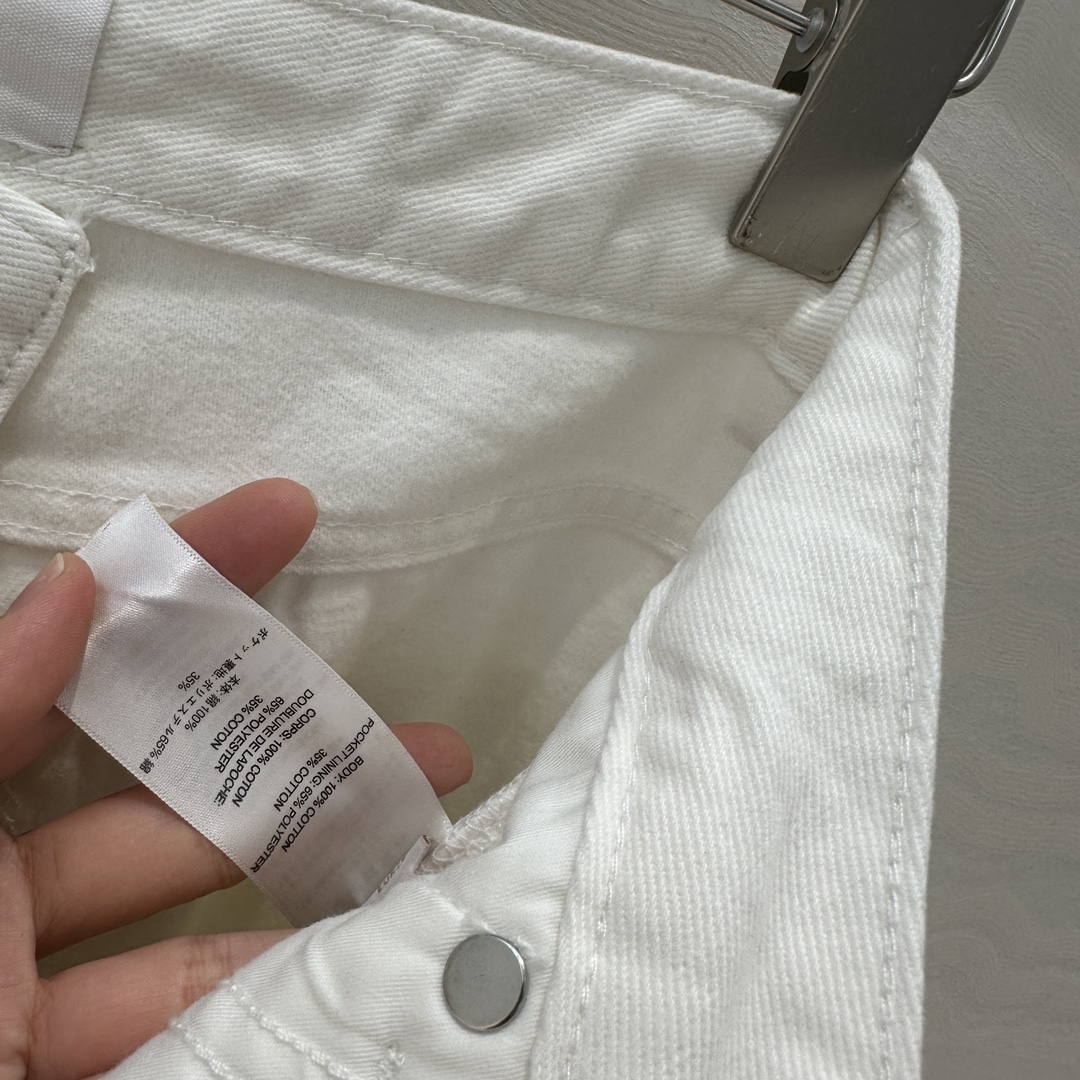 爆单推荐❤️原单品质，Row风法棍🥖白色阔腿直筒牛仔裤，进口加绒磨毛牛仔工艺保暖又显瘦！妈生大长腿直筒裤