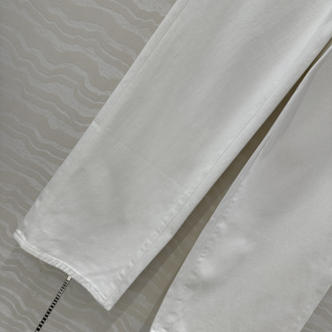 爆单推荐❤️原单品质，Row风法棍🥖白色阔腿直筒牛仔裤，进口加绒磨毛牛仔工艺保暖又显瘦！妈生大长腿直筒裤