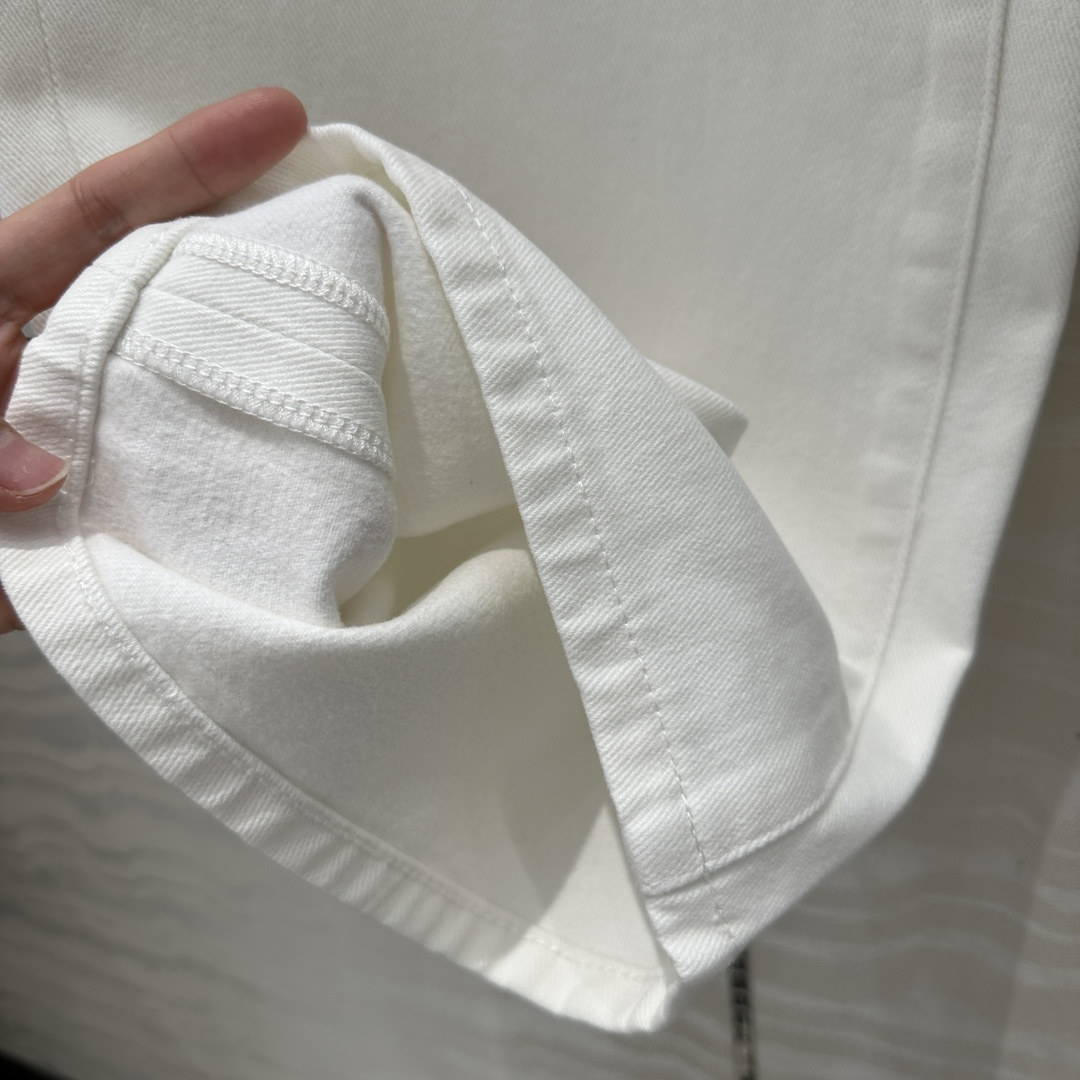 爆单推荐❤️原单品质，Row风法棍🥖白色阔腿直筒牛仔裤，进口加绒磨毛牛仔工艺保暖又显瘦！妈生大长腿直筒裤