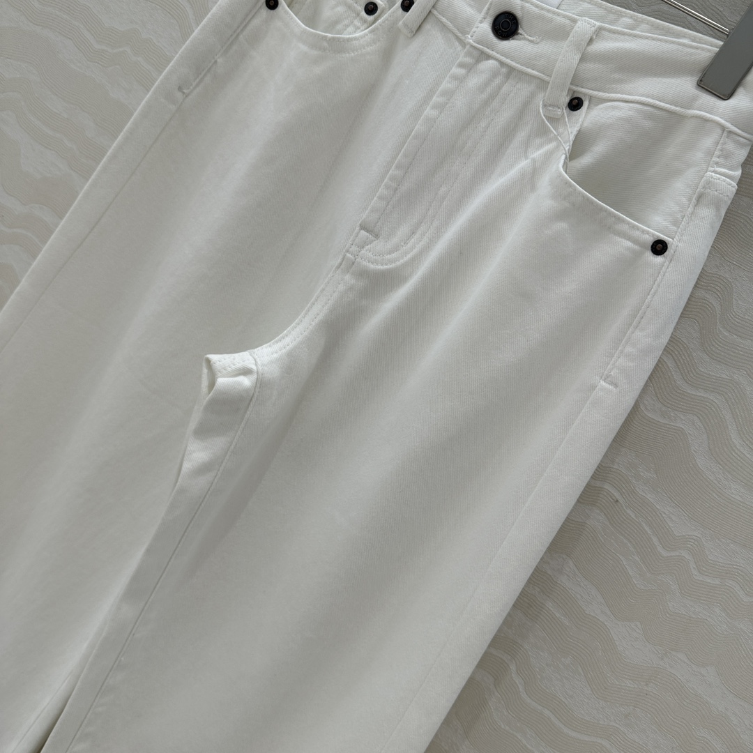 爆单推荐❤️原单品质，Row风法棍🥖白色阔腿直筒牛仔裤，进口加绒磨毛牛仔工艺保暖又显瘦！妈生大长腿直筒裤