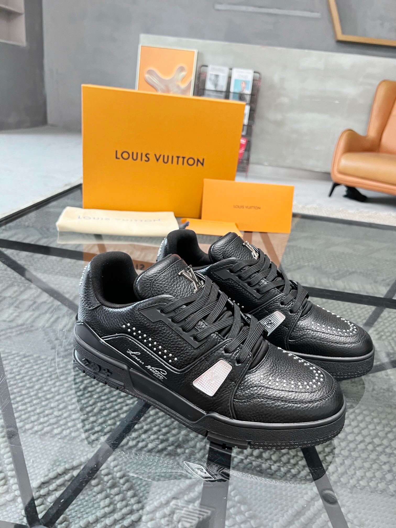NO:221438,Brand LOUIS VUITTON original color matching code number 38-45 standard code price material new Louis Vuitton men casual shoes!  High-quality Labon craft upper is made of cowhide with original material LV Comfortable breathable mesh cloth Neli mesh cloth footbed style Simple and atmospheric LV original outsole, Louis Vuitton, louis vuitton, louis vuitton, louis vuitton, louis vuitton, cowhide19860909品牌LOUIS VUITTON 颜色原版配色 码数38-45标准码 价格 材质路易威登新款 男士 休闲鞋！高品质拉邦工艺鞋面采用牛皮搭配原版材质LV 舒适透气网布内里网布垫脚版型时尚 简单大气LV原版大底,路易威登,louis vuitton,louis vuitton,louis vuitton,cowhide,Men's shoes