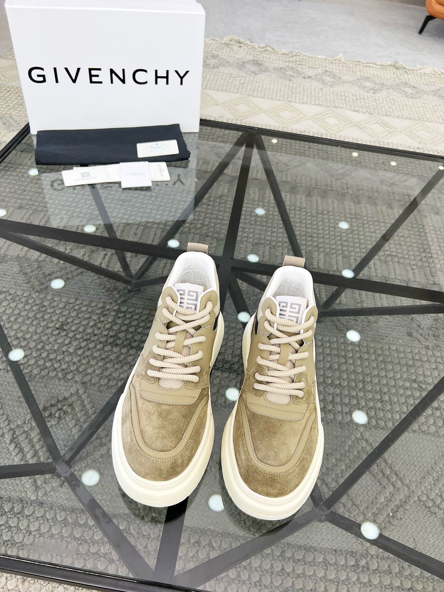 NO:220184,Brand GIVENCHY Color Original Color Code Number 39-44 Standard Code Price Material Givenchy Top-level Original Product!  The upper of the high-quality sports shoes is spliced ​​with imported cowhide to make it breathable and comfortable cowhide inner Cowhide feet original combination outsole style fashionable, simple and generous versatile style, Givenchy casual shoes, given, given, given, sneakers, cowhide19860909品牌GIVENCHY 颜色 原版配色 码数39-44标准码 价格 材质纪梵希顶级·原单货！精品好货运动鞋鞋面采用进口牛皮拼接而成透气舒服牛皮内里 牛皮垫脚 原版 组合大底 版型时尚简洁大方 百搭款,纪梵希休闲鞋,givenchy,givenchy,sneakers,cowhide,Men's shoes