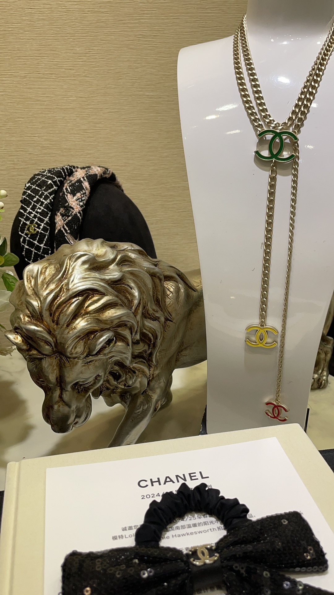 NO:632579,88330, arrived today with various wearing effects. Second-hand series of color enamel double C silver waist chain necklace dual-use style. Dopamine color enamel with light gold chain. Full of vitality and the feeling of y2k millennium hottie. The hook can be hooked directly as long as you want. Very convenient. z consistent brass material. Waist chain sweater chain belt picture packaging, sweaters, necklace, Cardia high-end jewelry1986090988330,今日到货多种佩戴效果  中古系列彩色珐琅双C银色腰链项链两用款 多巴胺彩色珐琅搭配浅金色链条 活力满满又有y2k千禧辣妹的感觉 挂钩可以随意长短直接钩上去 很方便 z一致黄铜材质 腰链毛衣链带图片包装,,sweaters,necklace,卡迪亚高端饰品,Jewelry