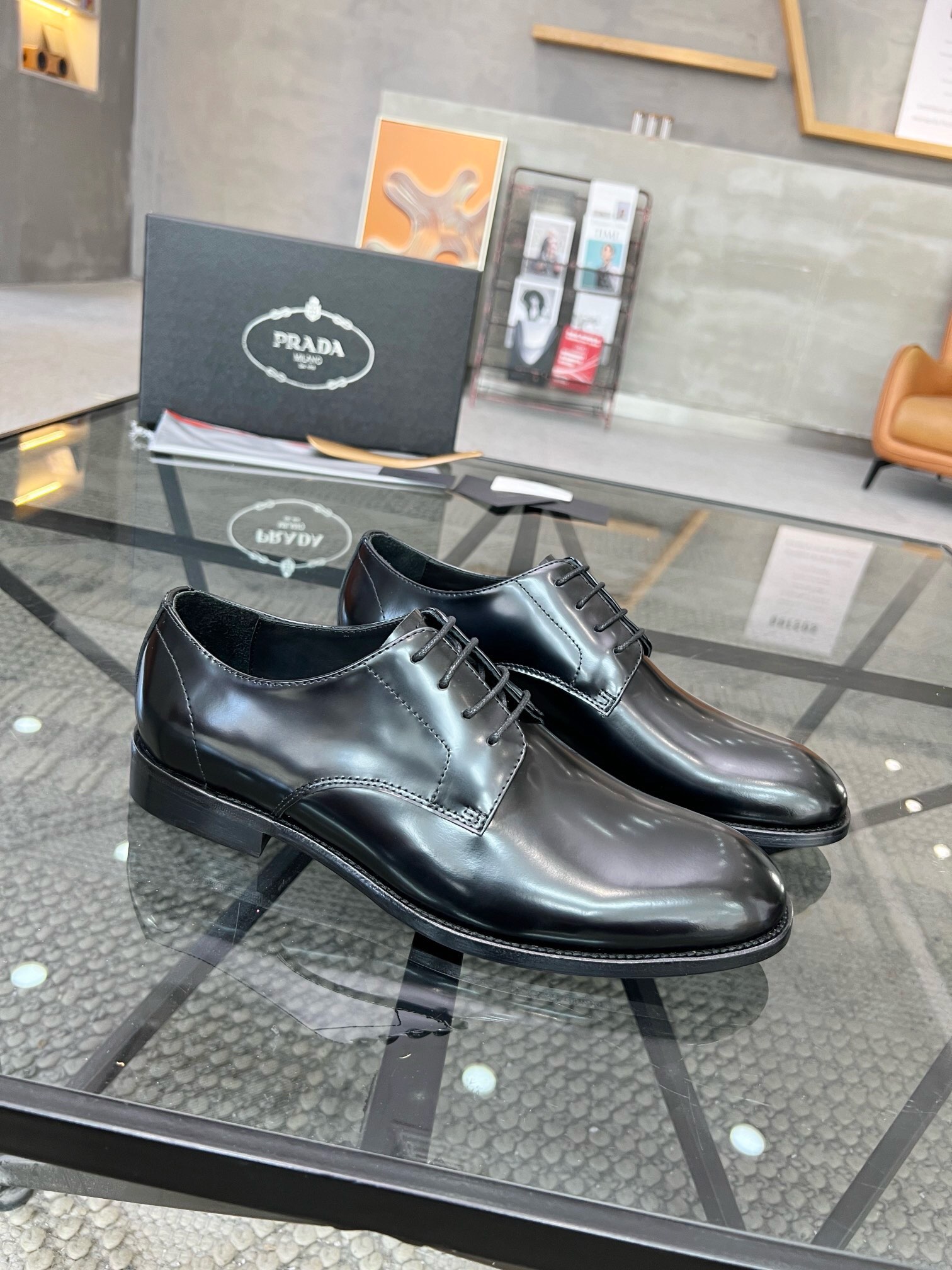 NO:219754,Brand PRADA Color Original Color Number 39-44 Customized 38.45.46 Price Material Prada New Business Leather Shoes Super Plateau Single Quality Luxury Material Selection Uppers are made of imported original cowhide   cowhide inner pure handmade for comfortable wearing experience. Original (general leather sole) wear-resistant, wear-resistant, anti-slip, Prada leather shoes, prada, prada, cowhide, Leather soles19860909品牌PRADA 颜色原版配色 码数39-44定做38.45.46 价格 材质普拉达新款 商务皮鞋超高原单品质奢华选材鞋面采用进口原版牛皮 牛皮内里纯手工打造只为舒适的穿着体验原版（真皮大底）耐穿 耐磨 防滑,普拉达 皮鞋,prada,prada,cowhide,Leather soles,Men's shoes