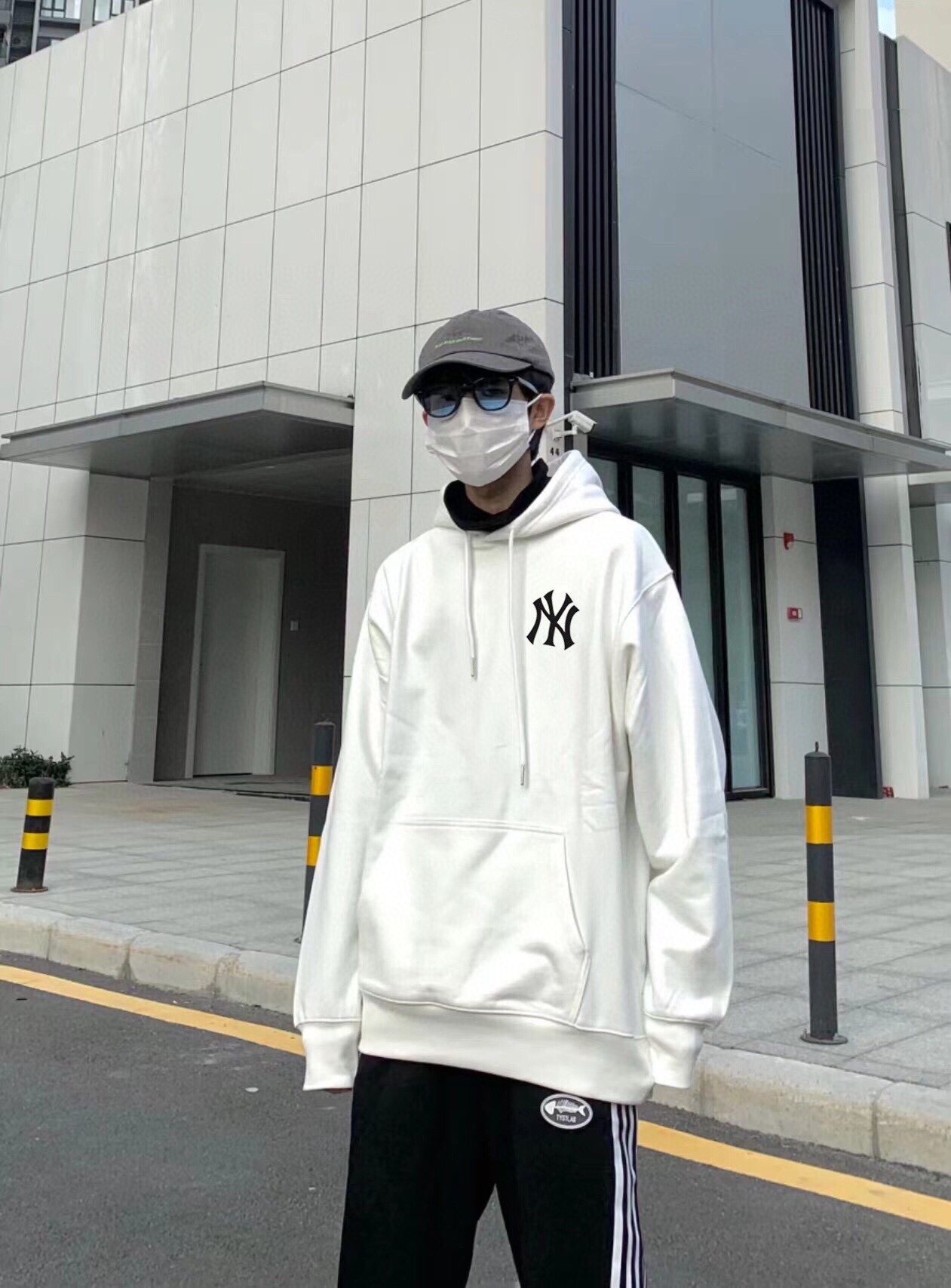 High-Quality Yankees Winter Hat with Long-Fung Cotton Fabric, Perfect Details and Heavy-Duty Quality - 图片 4