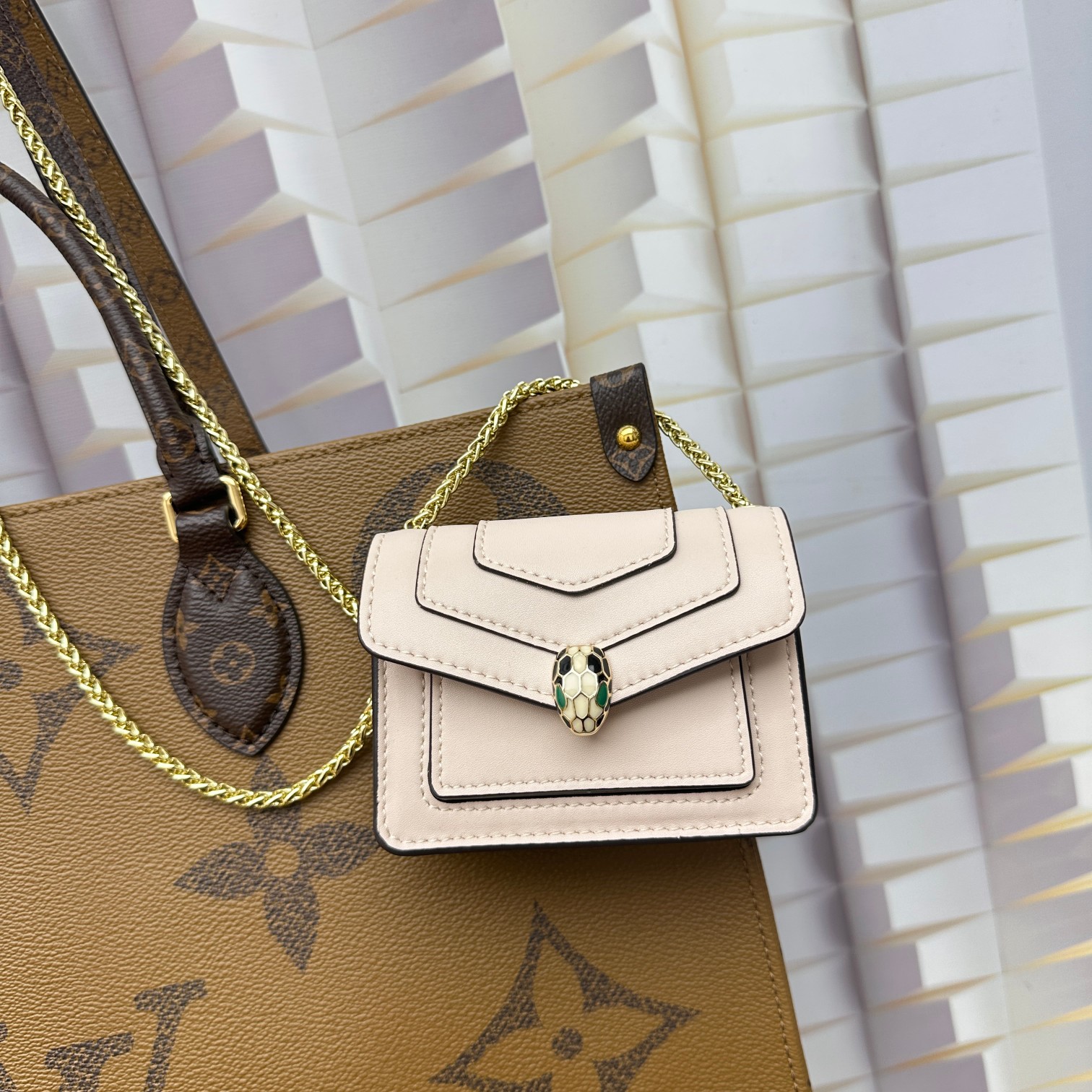 The Row Classic Handcrafted Luxury Leather Shoulder Bag Ref.06044F2D 9