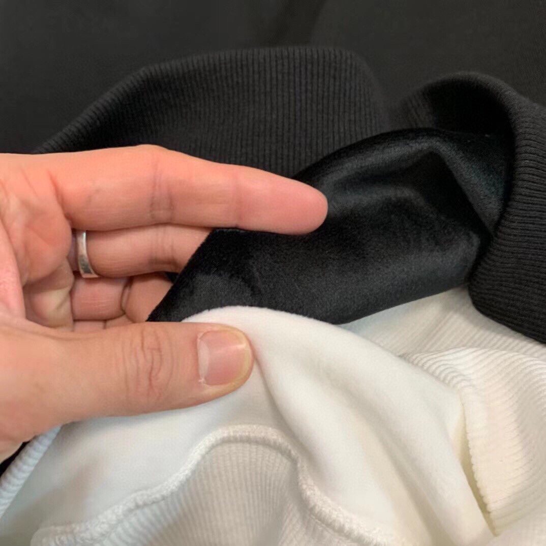 Winter Velvet Hoodie: High-Quality Cotton, All-Mmartian Details, Black & White, Various Sizes - 图片 8