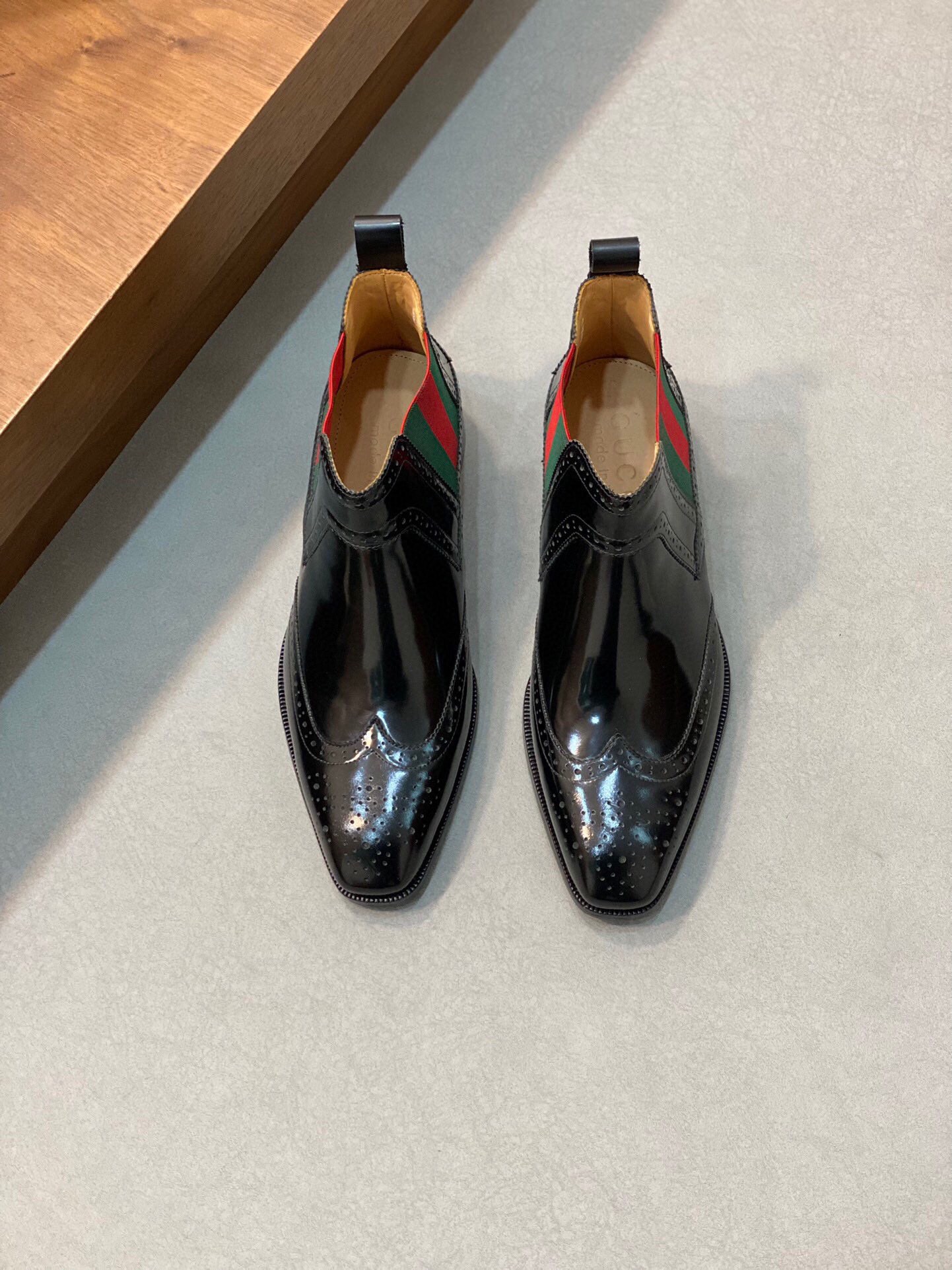 NO:219767,Brand G U C C I color original color matching Number of 38-44 Customized 45.46 Price Material Guqi new style High-top Business formal leather shoes!  Quality please see the details Classic simple design Pure Goodyear hand-crafted and rigorous fine upper imported handmade cowhide leather to create fashionable headline cowhide inner high-end customization Original special supply (real leather sole) high quality Worth owning, Guqi leather shoes, cowhide, Leather soles19860909品牌G U C C I 颜色原版配色 码数38-44定做45.46 价格 材质古奇新款 高帮 商务 正装皮鞋！质量请看细节经典简约设计纯固特异手工严谨精细鞋面进口手工牛皮制作打造出时尚头条牛皮内里高端定制 原版特供（真皮大底）高品质 值得拥有,古奇 皮鞋,cowhide,Leather soles,Men's shoes