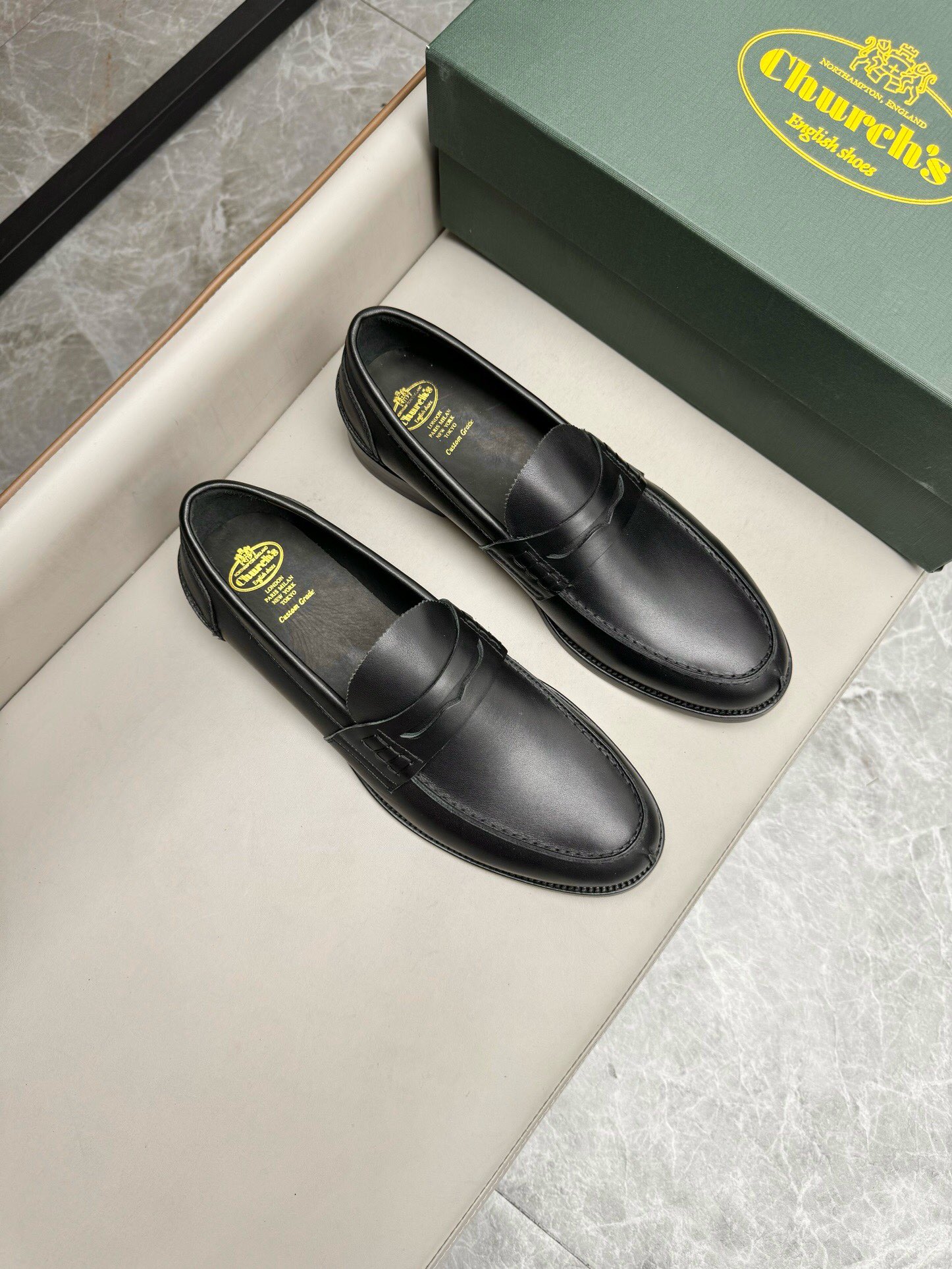 NO:220158,Brand Church's Color Original Color Code Number 39-44 Customized 38.45.46 Price Material Church's New Chelsea High Quality Original Single Foreign Trade Shoes are available for sale for men's casual business shoes, PRADA and the same group British century-old brand, started in 1873. Carved design, Brock style!  Made of soft calfskin, cowhide inner lining, original mold opening (original leather soles), prada, cowhide, Leather soles19860909品牌Church's 颜色原版配色 码数39-44定做38.45.46 价格 材质church's新款 切尔西 高品质 原单外贸鞋发售男士休闲商务鞋,PRADA同集团英国百年品牌,始于1873年.雕花设计,布洛克风格！采用柔软的小牛皮制作,牛皮内里,原版开模（真皮大底）,,prada,cowhide,Leather soles,Men's shoes