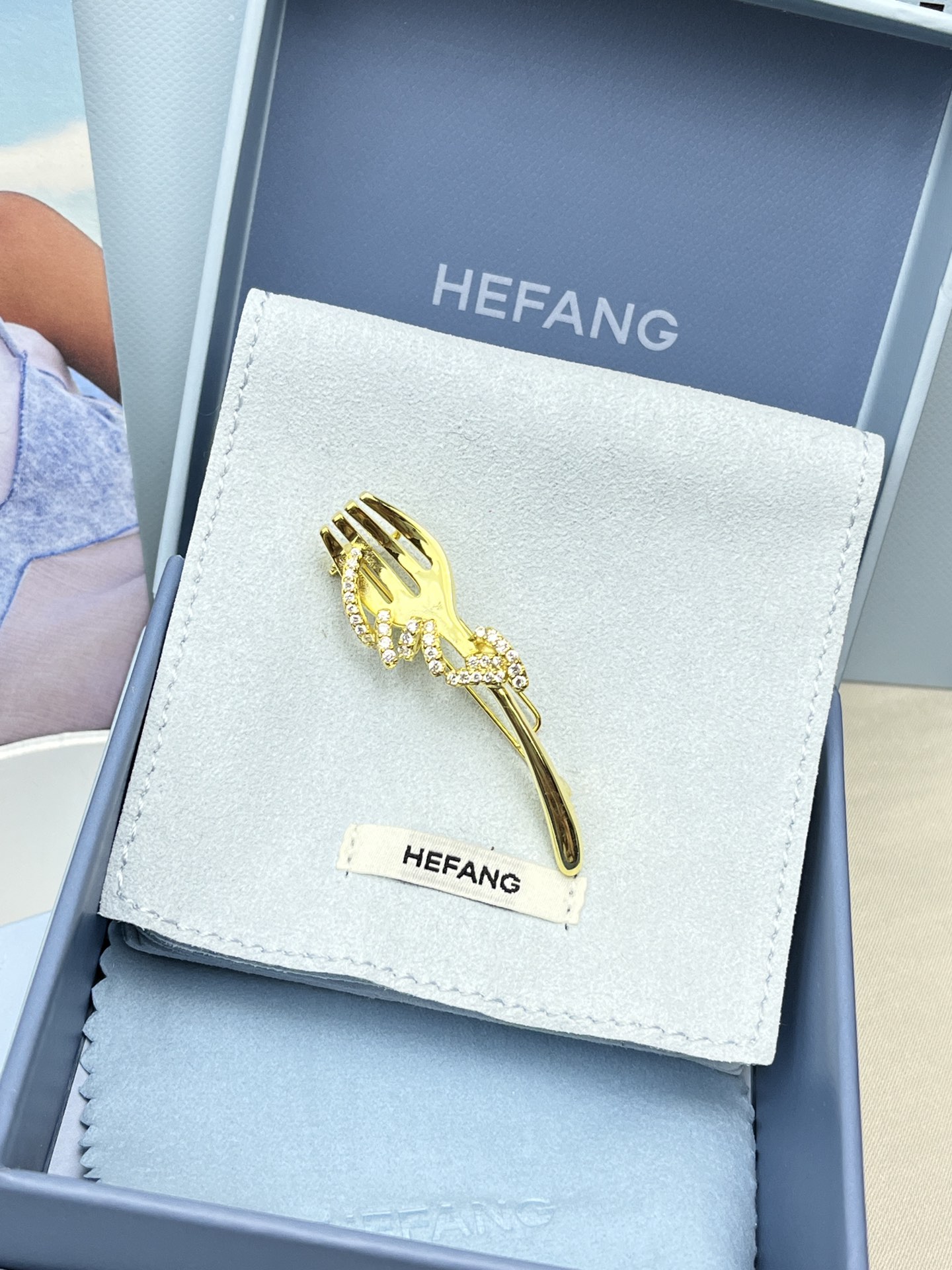 ❤️90包邮/原单代购级别
HEFANG何方珠宝叉子意面胸针。