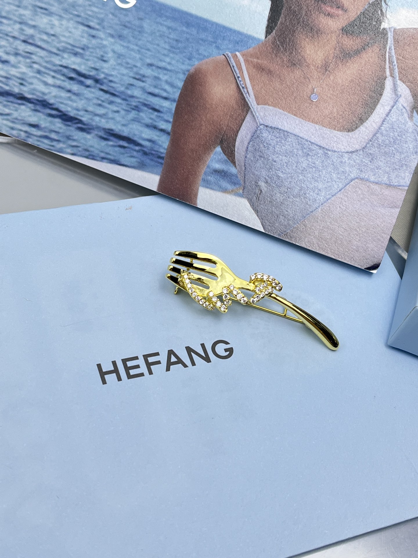 ❤️90包邮/原单代购级别
HEFANG何方珠宝叉子意面胸针。