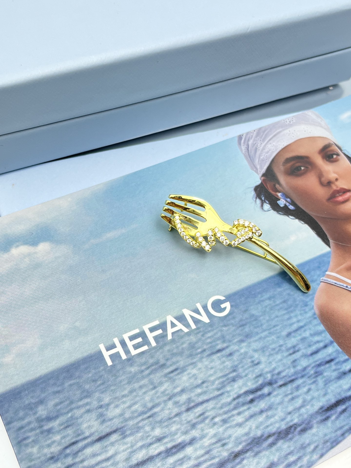 ❤️90包邮/原单代购级别
HEFANG何方珠宝叉子意面胸针。