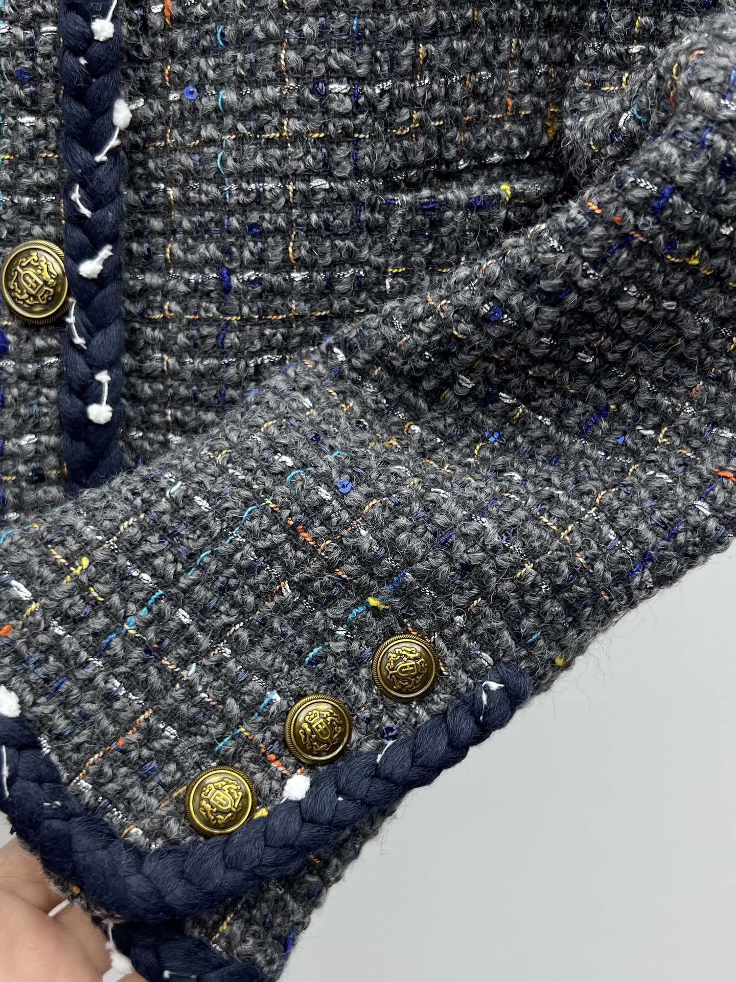 One-Size-Fits-All Female Suit in Retro Blue and Gray, Made of Wool and Flowers - 图片 5