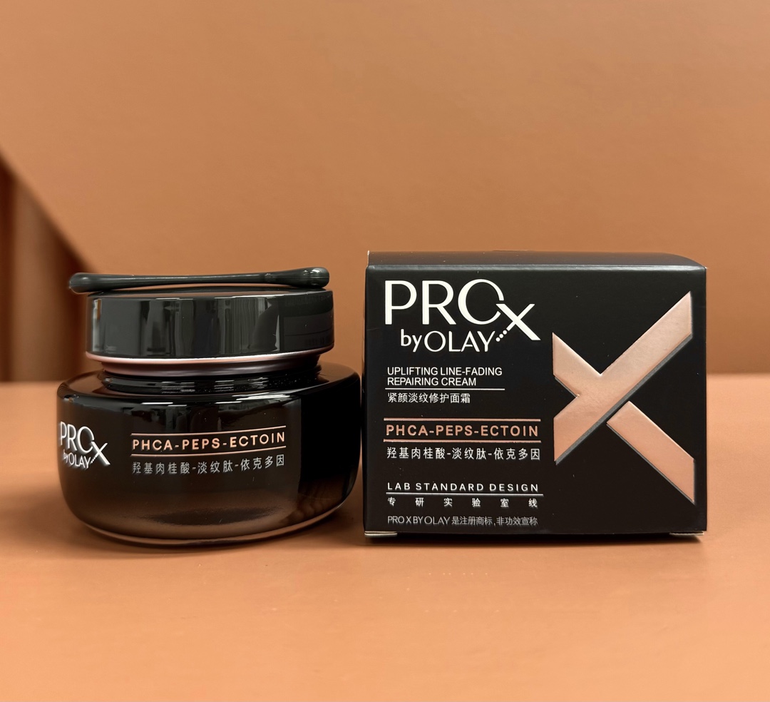 ¡Crema facial OLAY de tubo negro 50g! ¡Esta botella tiene un posicionamiento bastante claro y definido, con una configu…