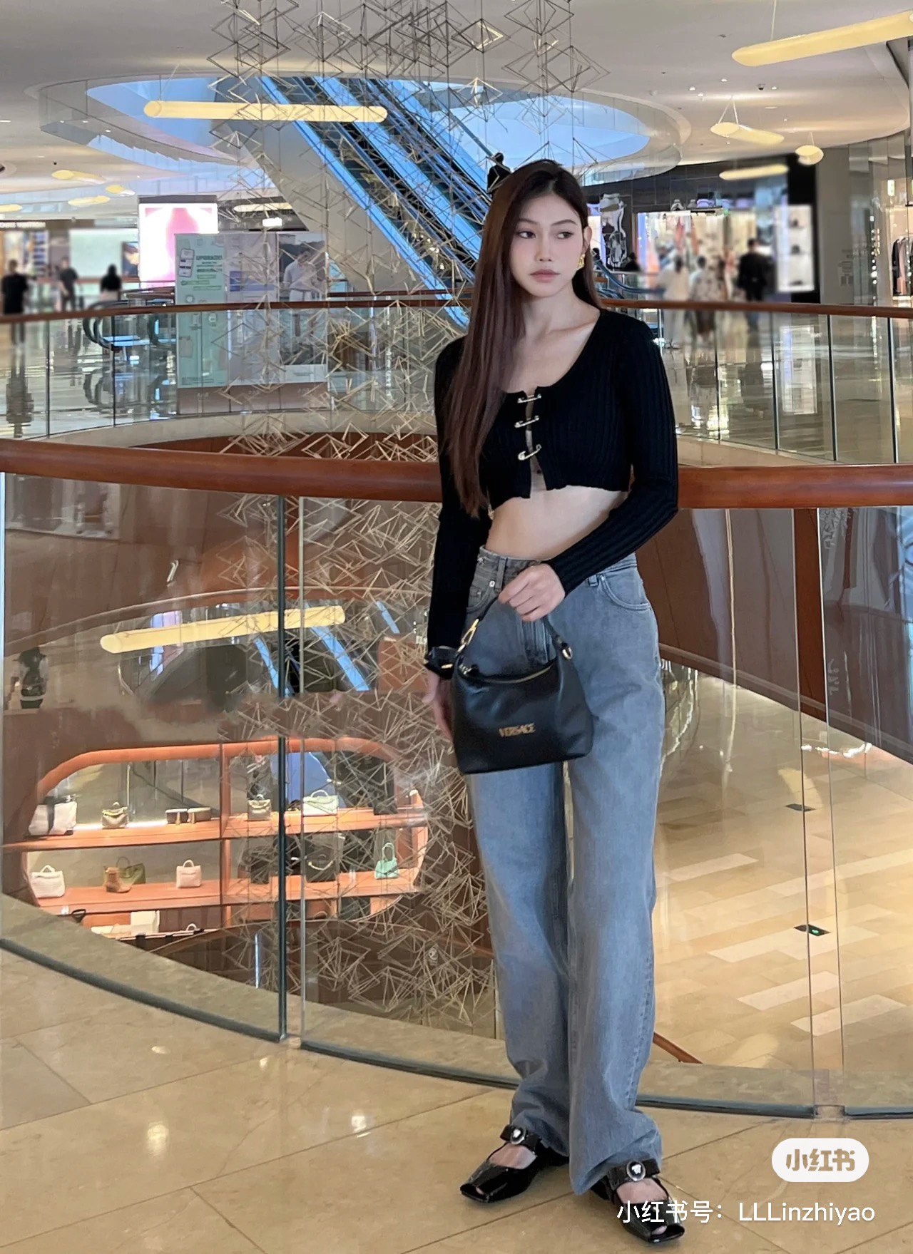 NO:422584,Model number D24112344 Versac* new style, fashionable and sexy hot girl style metal pin pit stripes ultra short round neck long sleeve sweater top!  Black, (M size bust 50, sleeve length 60, clothing length 31) hair, versace, alexander wang19860909款号D24112344 Versac*新款 时尚性感辣妹风金属别针坑条纹超短款圆领长袖针织衫上衣！黑色,（M码胸围50,袖长60,衣长31）发,,versace,alexander wang,Women's clothing