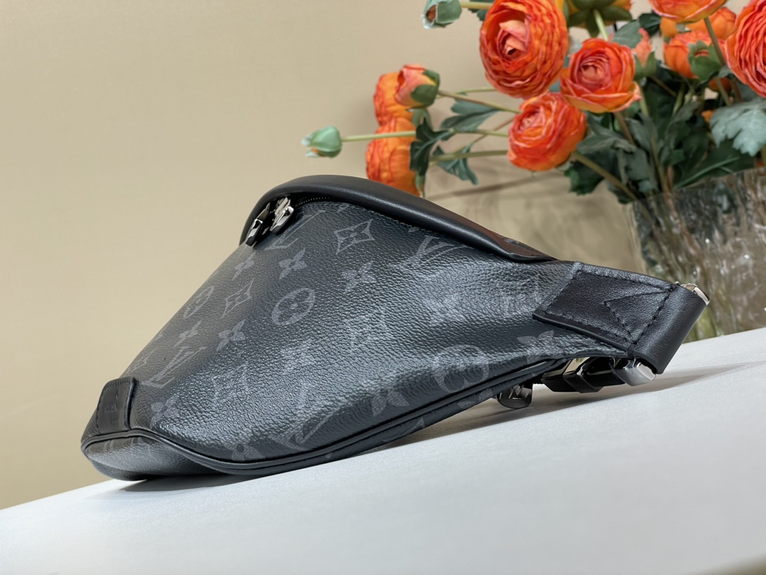 Louis Vuitton LV Discovery Vendita all'ingrosso Borse da Cintura Dalla Cina 2025 Nero Monogram Eclipse Tela Fashion Casual M46035 4 i1732383569 3703 2