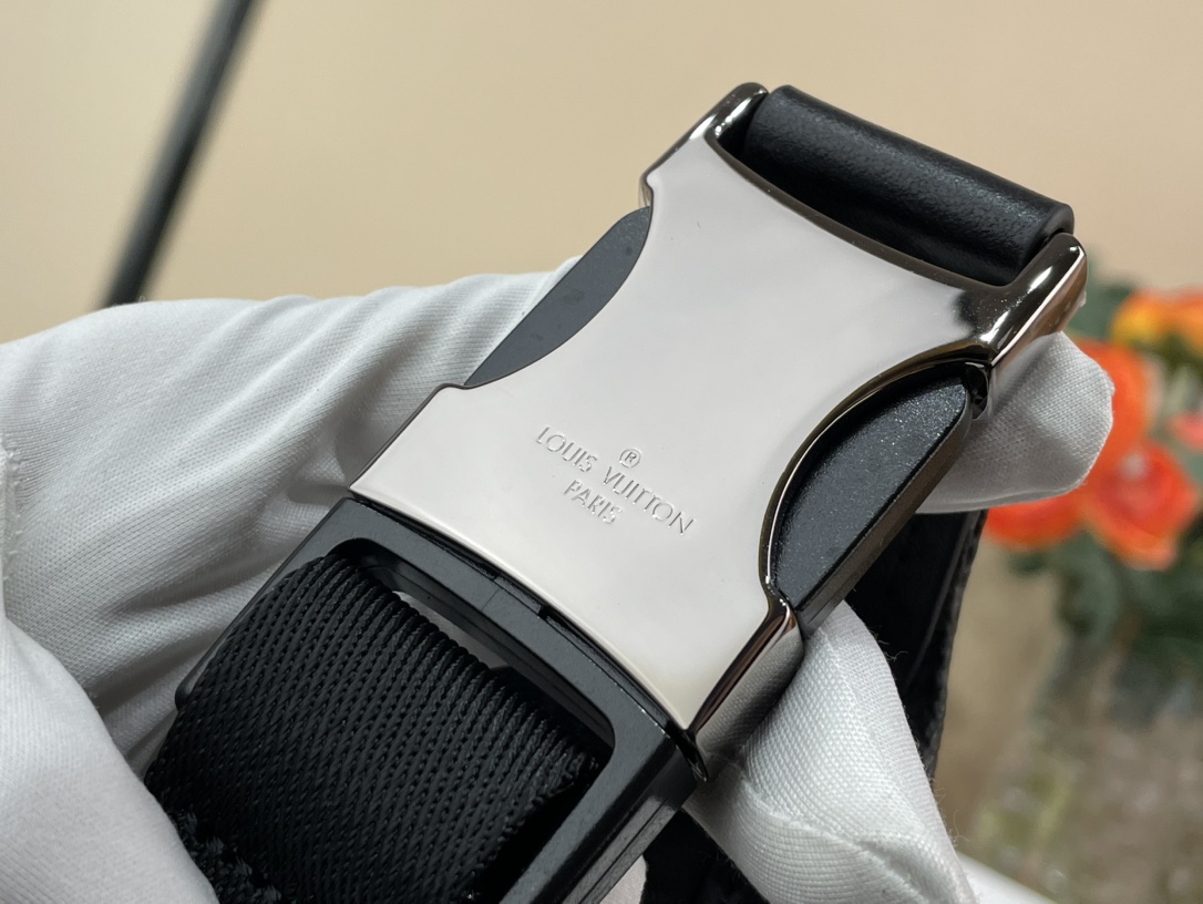 Louis Vuitton LV Discovery Vendita all'ingrosso Borse da Cintura Dalla Cina 2025 Nero Monogram Eclipse Tela Fashion Casual M46035 5 i1732383569 4196 3