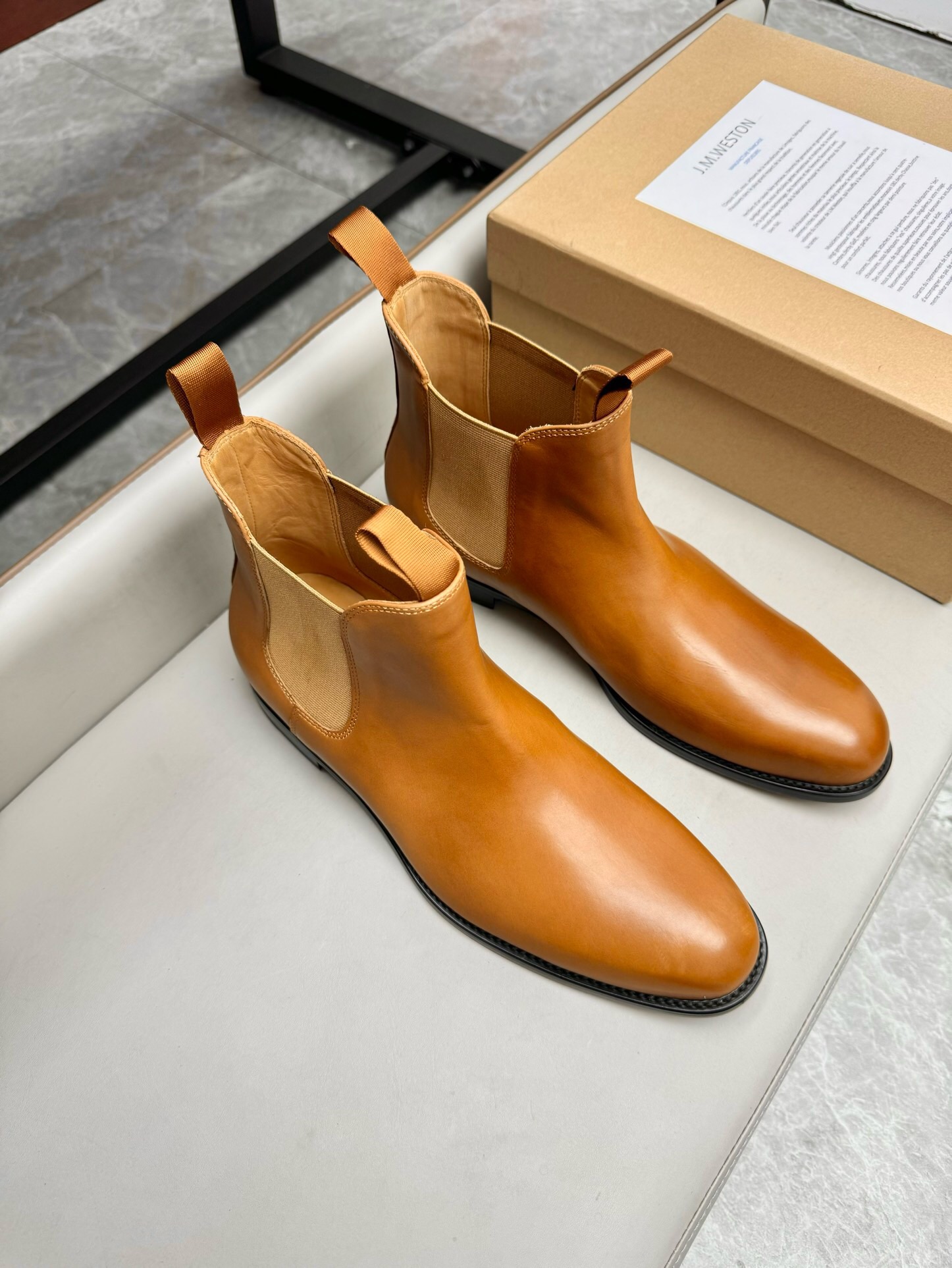 NO:219771,J.M.WESTON French brand classic high-top men's boots, men's business leather shoes, imported original cowhide, cowhide inner, cowhide inner (original genuine leather sole) makes the shoes fashionable and comfortable to wear on the feet. Size 39-44 (customized by 38, 45, 46), boots, cowhide, Leather soles19860909J.M.WESTON法国品牌 经典高帮男靴,男士商务皮鞋,进口原版牛皮,牛皮内里,牛皮内里（原版真皮大底）让鞋子穿在脚上时尚又舒适.码数39-44（38、45、46定做）,,boots,cowhide,Leather soles,Men's shoes