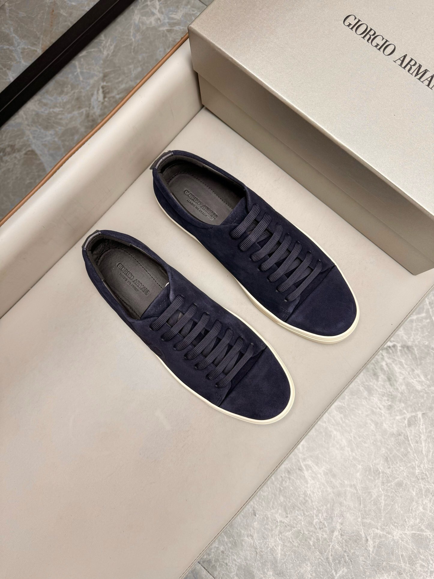 NO:221197,Brand ARMANI color original color matching Size 39-44 Custom made 38.45.46 Price Material new Armani style Casual shoes are boutique and are made of extremely high quality Upper is made of soft toe layer cowhide Breathable cowhide inner Cowhide footbed Original open mold sole Comfortable soft Lightweight Armani casual shoes, armani, armani, cowhide19860909品牌ARMANI 颜色原版配色 码数39-44定做38.45.46 价格 材质阿玛尼新款 休闲鞋精品打造极高质量 鞋面采用柔软头层牛皮 透气牛皮内里 牛皮垫脚 原版开模大底 舒适 柔软 轻便,阿玛尼 休闲鞋,armani,armani,cowhide,Men's shoes