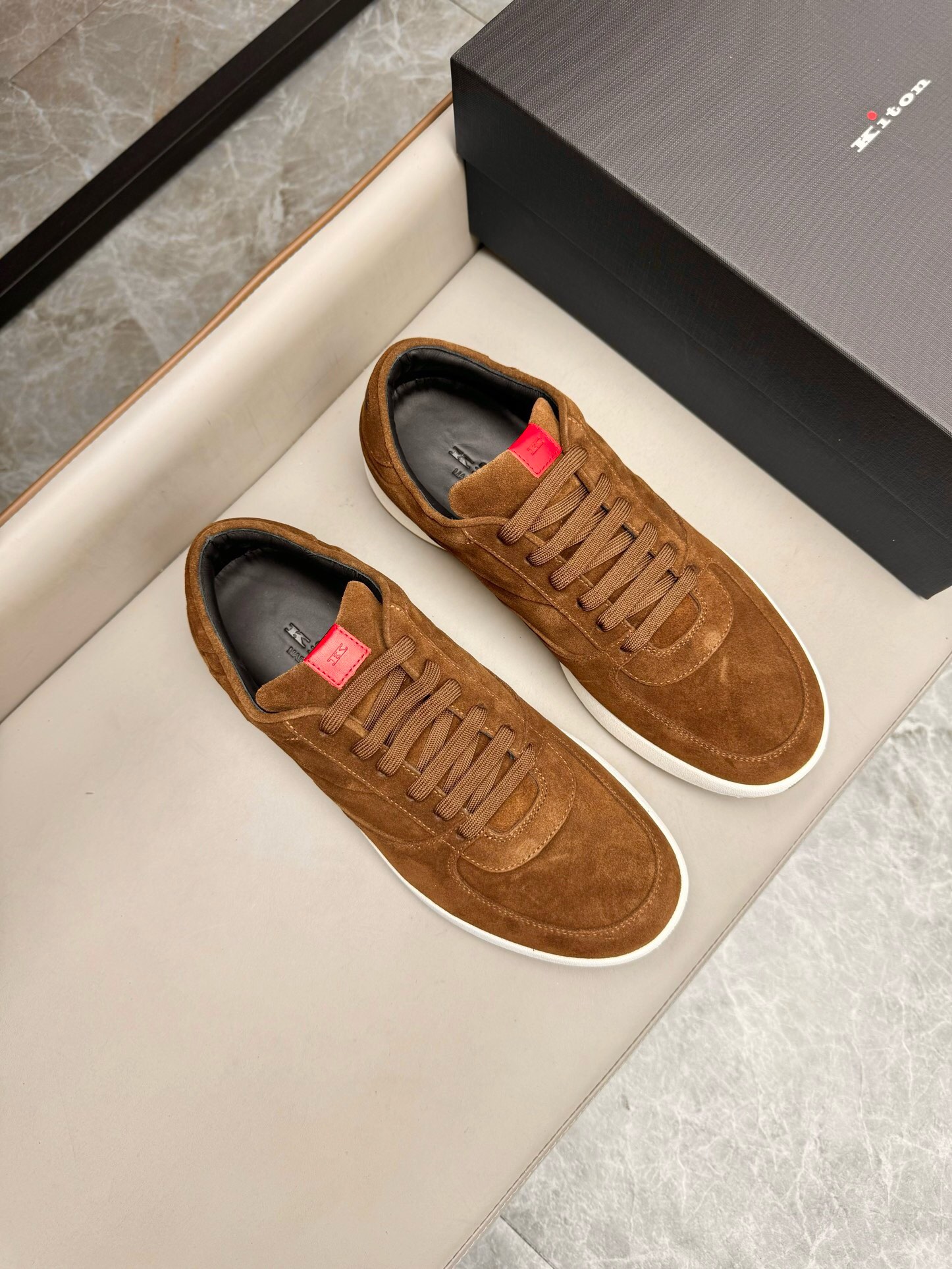 NO:221160,Brand Kiton color original color matching code number 39-44 customized 38454647 price material Kiton new product original single-stock low-top casual sports shoes!  The upper is made of original cowhide fabric cowhide inner lining. The original molded sole of cowhide is made of high quality, worthy of possession.19860909品牌Kiton 颜色原版配色 码数39-44定做38454647 价格 材质kiton新品原单货低帮休闲运动鞋！鞋面采用原版牛皮面料牛皮内里 牛皮垫脚原版开模大底、高品质值得拥有,,sneakers,cowhide,Men's shoes