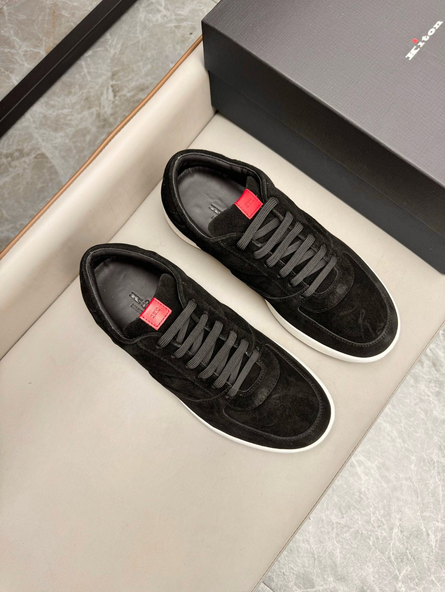 NO:220155,Brand Kiton color original color matching code number 39-44 customized 38454647 price material Kiton new product original single-stock low-top casual sports shoes!  The upper is made of original cowhide fabric cowhide inner lining. The original molded sole of cowhide is made of high quality, worthy of possession.19860909品牌Kiton 颜色原版配色 码数39-44定做38454647 价格 材质kiton新品原单货低帮休闲运动鞋！鞋面采用原版牛皮面料牛皮内里 牛皮垫脚原版开模大底、高品质值得拥有,,sneakers,cowhide,Men's shoes