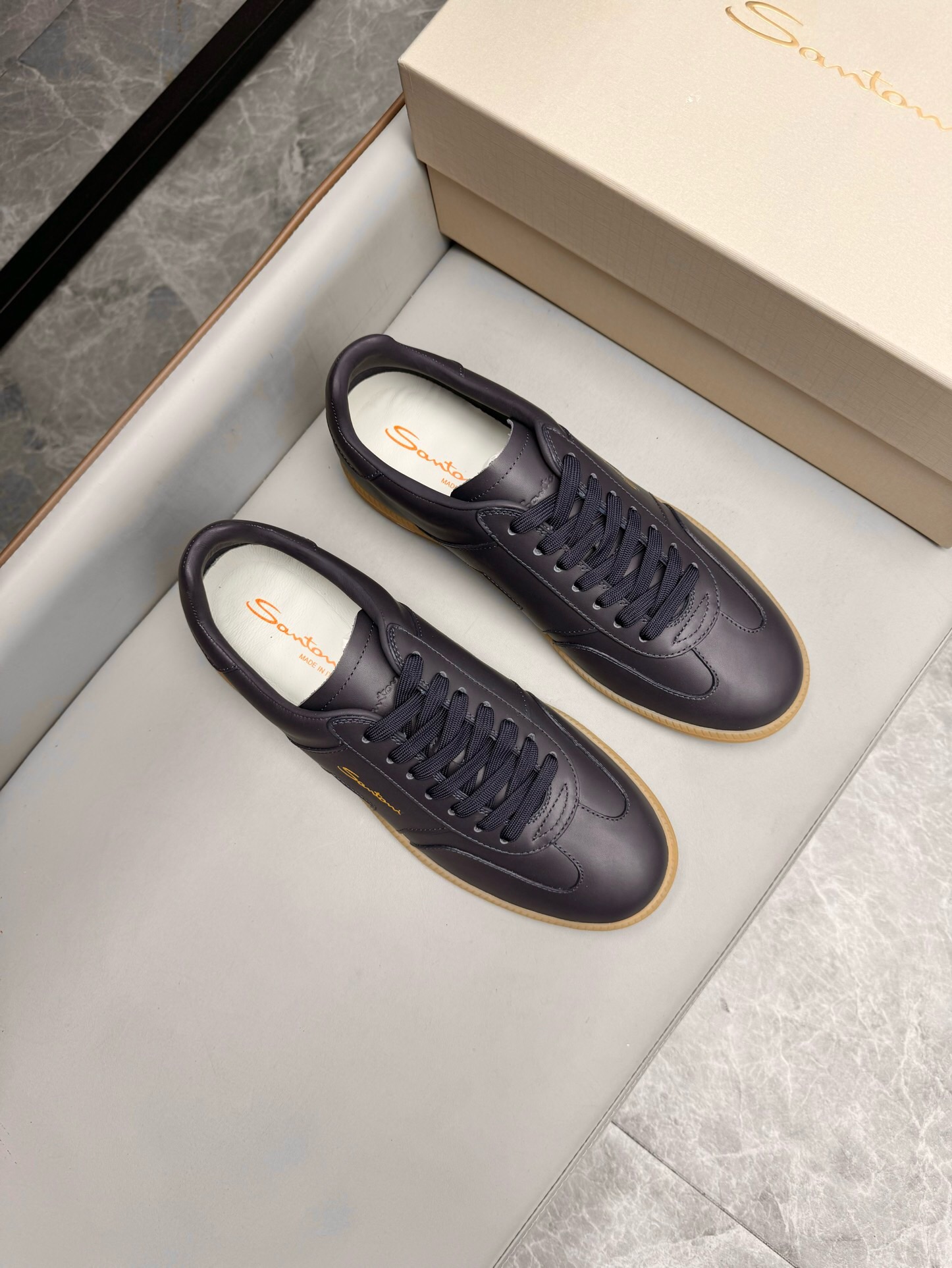 NO:221536,Brand Santoni original color matching Size 39-44 Custom made 38.45.46 Price Material Santoni Italian men's handmade calfskin casual shoes Pure handmade shoe brand, each pair of shoes is simple and classic, using 