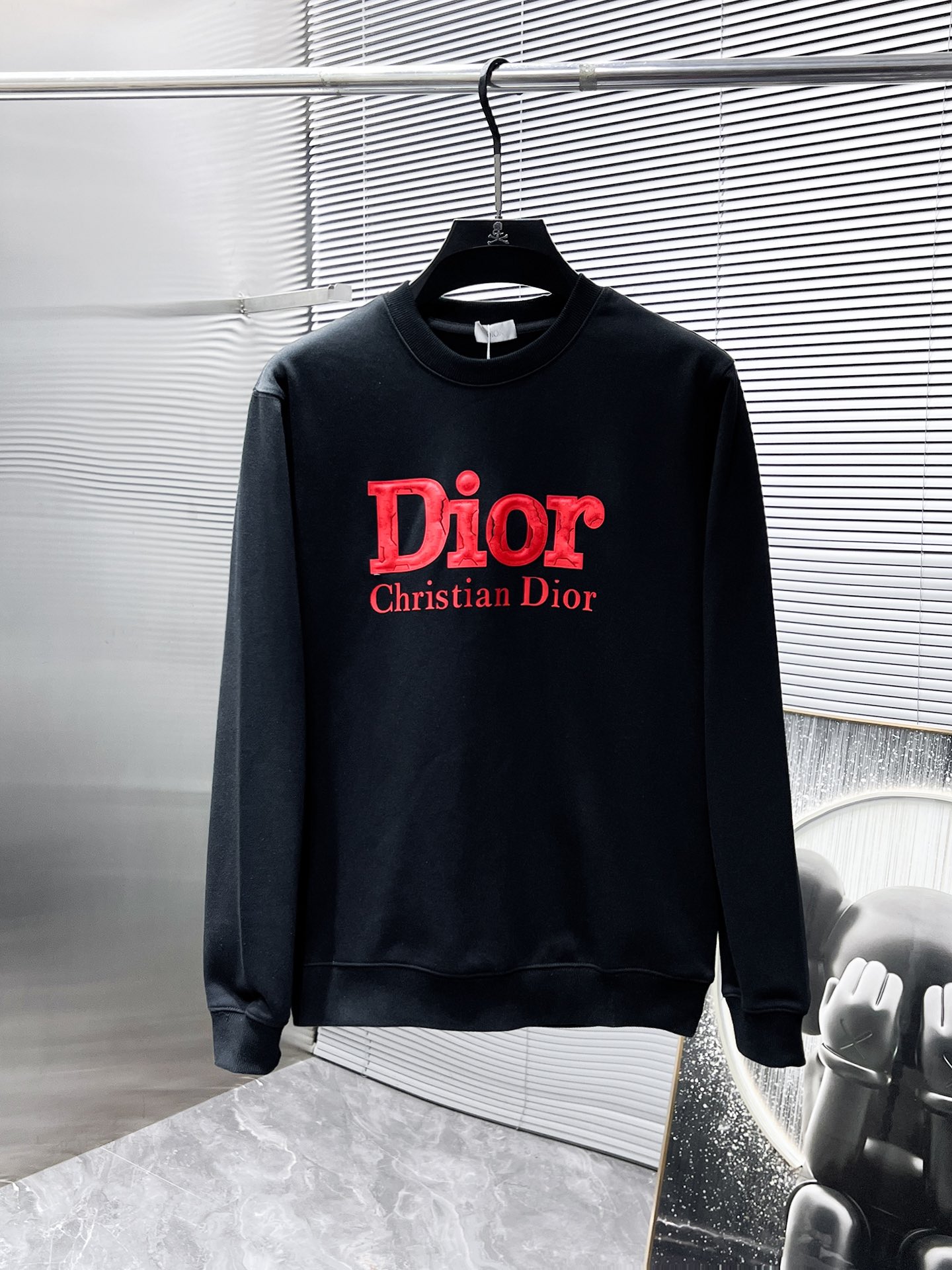 NO:712347,But after the new year, Dior Dior ss new long-sleeved round neck sweatshirt, high-end version!  Custom-made fabrics at the counter are highly breathable and comfortable, with impeccable details and brand element design concepts, reflecting high quality. It feels delicate and soft!  It presents a casual cut and the upper body shape is awesome!  Size S-XXL,,dior,dior,hoodie,sweatshirts,19860909可年后 迪奥 Dior ss新款 长袖 圆领 卫衣,高端版本！专柜定制面料 透气舒适度高,细节无可挑剔,品牌元素设计理念,体现高品质.手感细腻柔软！呈现休闲裁剪,上身版型超赞！码数S-XXL,,dior,dior,hoodie,sweatshirts,,Men's clothing