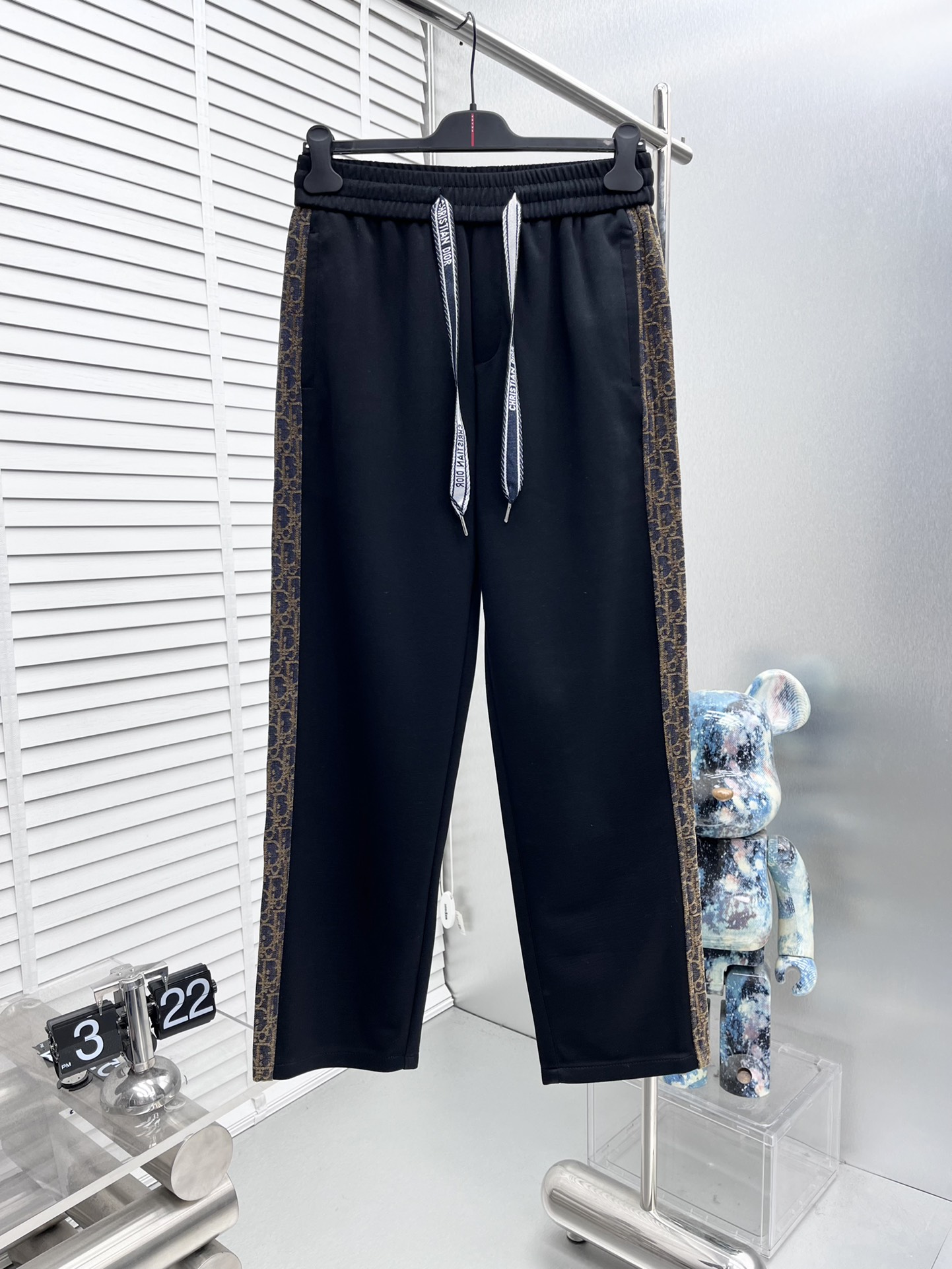 _d_29sQN6Ec8i16HeSsTTFUFS98876BNzIiJc5Cw