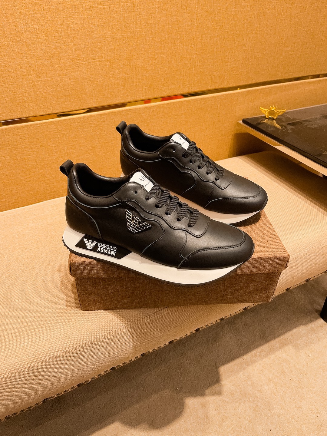 NO:273013,[Amani] High-end men's shoes brand Official website 11's latest masterpiece upper is made of imported Italian cowhide with comfortable and breathable inner original non-slip and wear-resistant outsole, making walking more convenient and comfortable!  Exclusive new style, amazing work, beautiful 11 ​​replica [color] compared to the official quality!  Create a fashionable personality to set off your uniqueness!  A must-have for trendy men! Classic size: 38-44 Color 3 colors available., Armani, cowhide19860909【 阿玛尼】 男鞋高端品牌 官网11最新力作鞋面采用意大利进口头层牛皮搭配舒适透气内里原版防滑耐磨大底制作,让行走更加便捷舒适！独家新款,惊世之作,与官方的质量相比美的11复刻[色]！打造时尚个性衬托你的与众不同！潮男必备!经典尺码:38-44 颜色 3色可选.,,armani,cowhide,Men's shoes