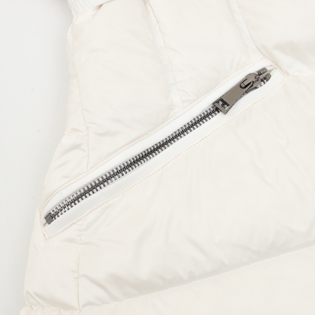 MONCLER/蒙口MC HERMIFUR系列短款女款羽绒服-Chinese UA Cheap High Quatity Brand Clothes Bags handbags Sneakers wholesale wholesaler seller from China Factory suppliers Fashion Clothing Shoes best Quality Beautiful Price MONCLER/蒙口MC HERMIFUR系列短款女款羽绒服