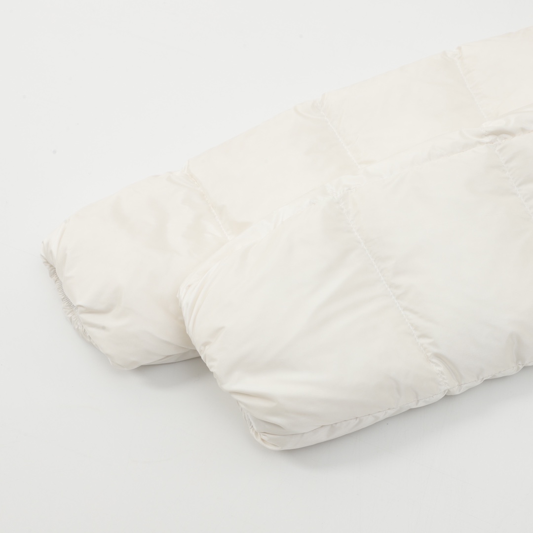 MONCLER/蒙口MC HERMIFUR系列短款女款羽绒服-Chinese UA Cheap High Quatity Brand Clothes Bags handbags Sneakers wholesale wholesaler seller from China Factory suppliers Fashion Clothing Shoes best Quality Beautiful Price MONCLER/蒙口MC HERMIFUR系列短款女款羽绒服