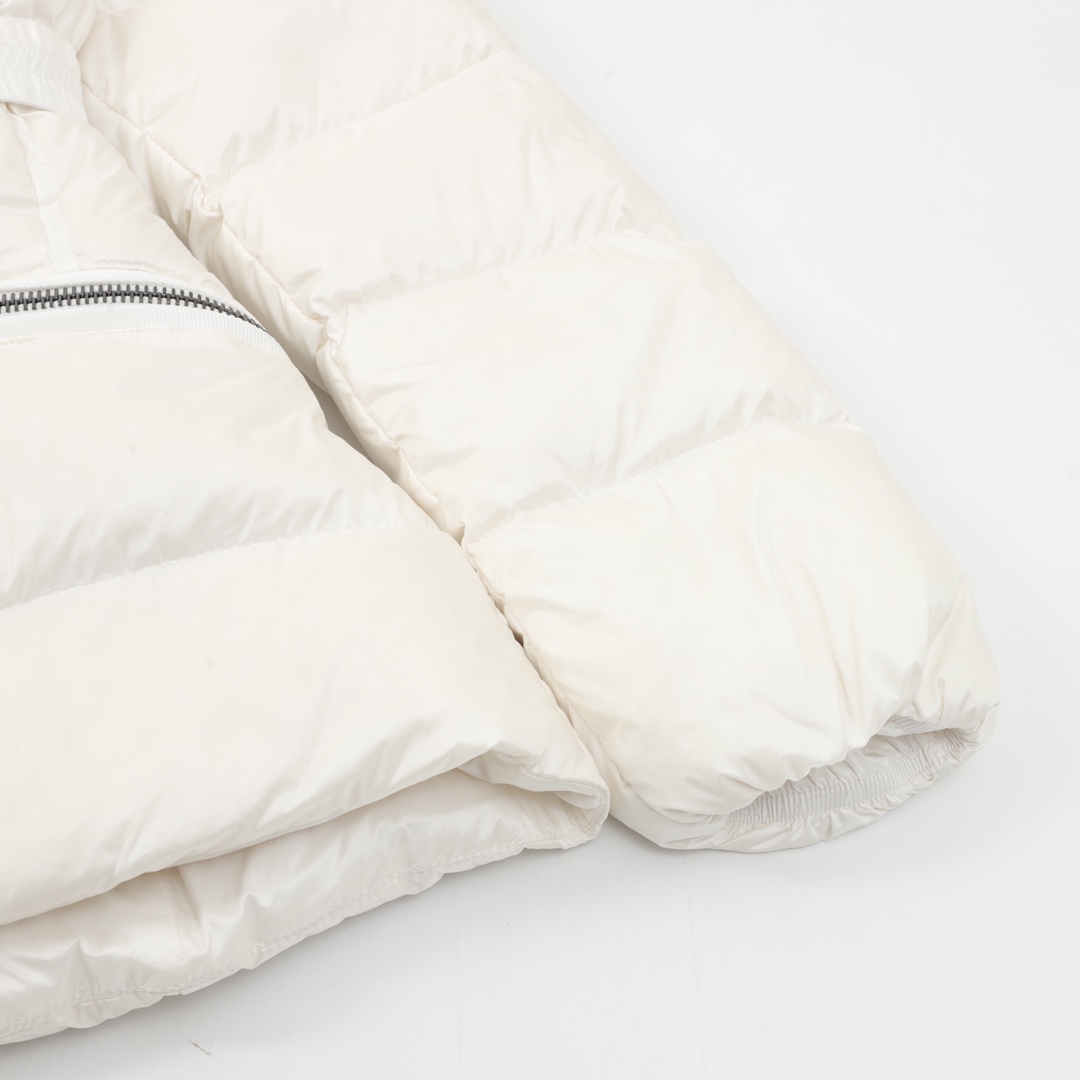 MONCLER/蒙口MC HERMIFUR系列短款女款羽绒服-Chinese UA Cheap High Quatity Brand Clothes Bags handbags Sneakers wholesale wholesaler seller from China Factory suppliers Fashion Clothing Shoes best Quality Beautiful Price MONCLER/蒙口MC HERMIFUR系列短款女款羽绒服