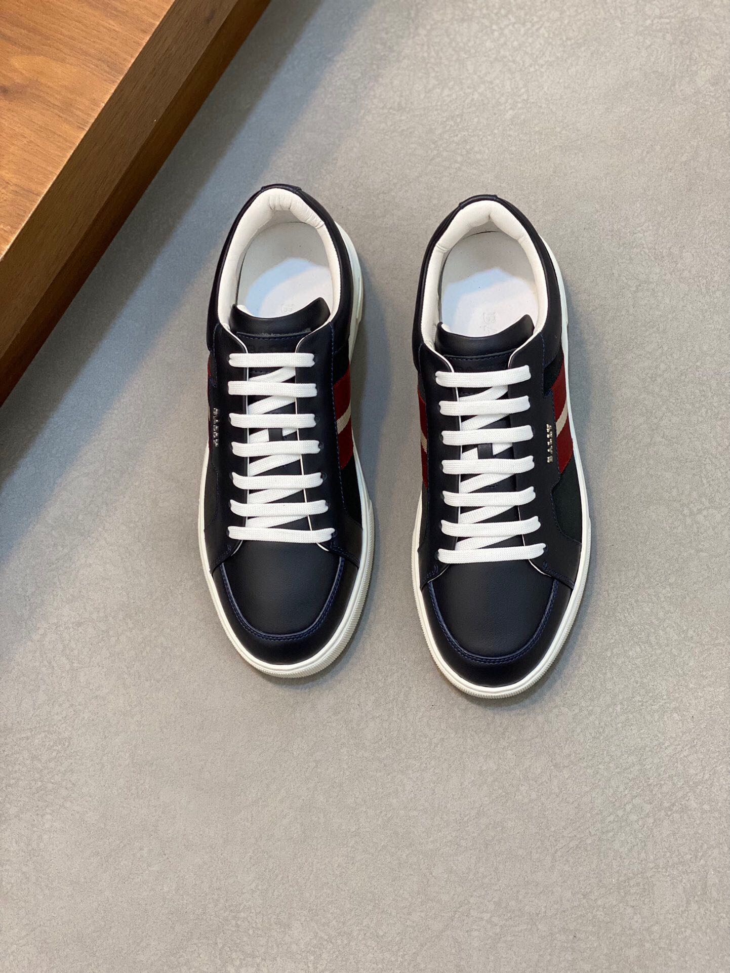 NO:219747,Brand B A L L Y color original color matching number 38-44 customized 45 price Material new men's classic casual shoes simple atmospheric super high style selection with top layer cowhide with luxurious cowhide smooth lines light and comfortable original wear-resistant rubber outsole, bali casual shoes, bally, cowhide19860909品牌B A L L Y 颜色原版配色 码数38-44定做45 价格 材质巴利新款男士 经典休闲鞋简约大气超高逼格选用头层牛皮搭配搭配奢华牛皮内里流畅线条轻便舒适原版耐磨橡胶大底,巴利 休闲鞋,bally,cowhide,Men's shoes