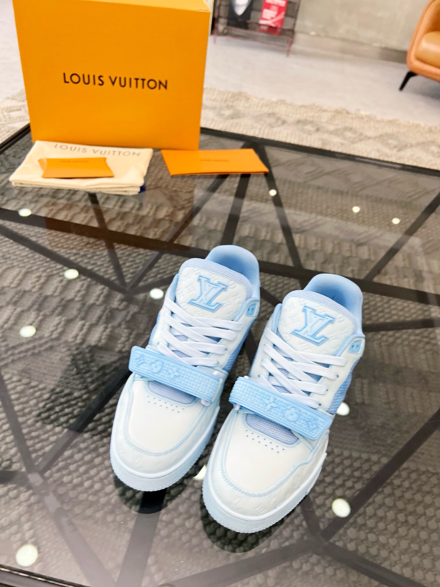 NO:221141,Brand LOUIS VUITTON original color matching code number 38-45 standard code price material new Louis Vuitton men casual shoes!  High-quality Labon craft upper is made of cowhide with original material LV Comfortable breathable mesh cloth Neli mesh cloth footbed style Simple and atmospheric LV original outsole, Louis Vuitton, louis vuitton, louis vuitton, louis vuitton, louis vuitton, cowhide19860909品牌LOUIS VUITTON 颜色原版配色 码数38-45标准码 价格 材质路易威登新款 男士 休闲鞋！高品质拉邦工艺鞋面采用牛皮搭配原版材质LV 舒适透气网布内里网布垫脚版型时尚 简单大气LV原版大底,路易威登,louis vuitton,louis vuitton,louis vuitton,cowhide,Men's shoes