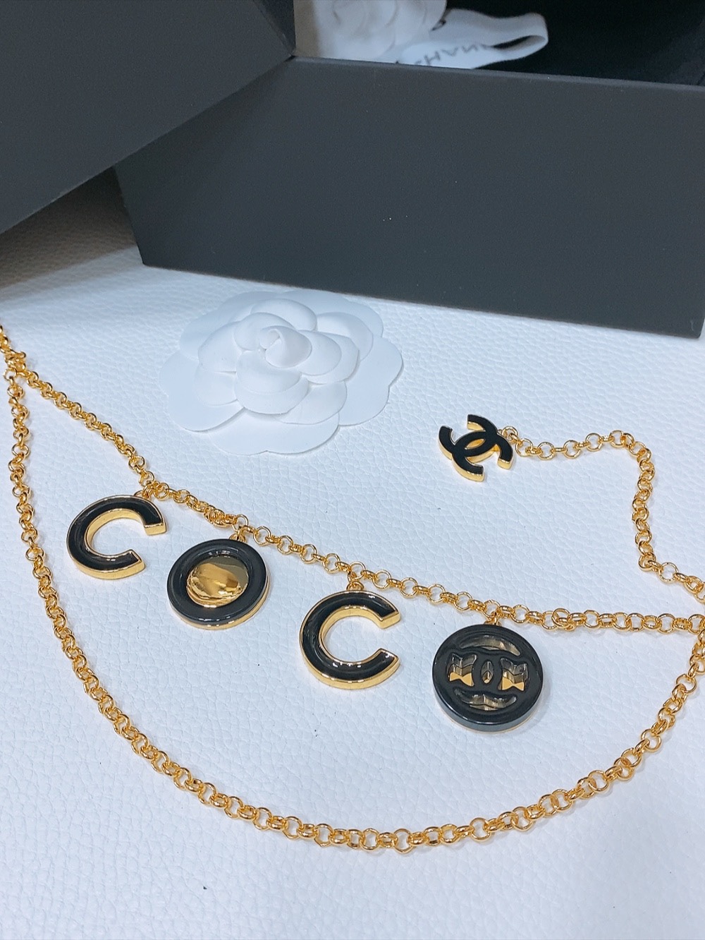 Chanel 代购级 香奈儿 chanel 树脂黑 金色金属腰链 黄铜材质 优雅 均码