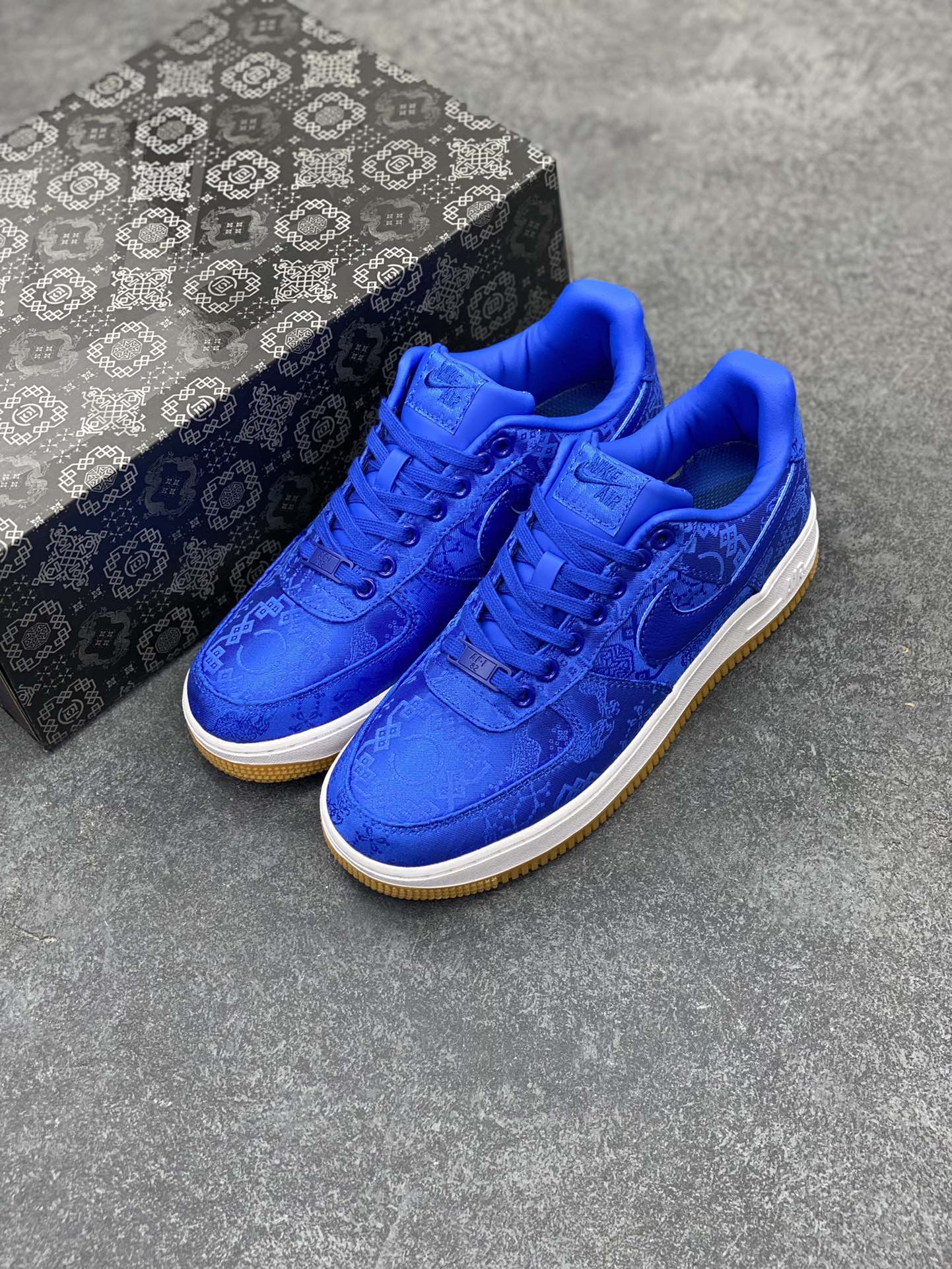 图片[8]-Clot x Nike Air Force 1 Premium AF1 陈冠希 藤原浩联名 丝绸 空军一号低帮百搭休闲运动板鞋。柔软、弹性十足的缓震性能和出色的中底设计，横跨复古与现代的外型结合，造就出风靡全球三十多年的Force 1，直到今天还深受青睐 货号：CJ5290-400 尺码：36 36.5 37.5 38 38.5 39 40 40.5 41 42 42.5 43 44 44.5 45-选品中心