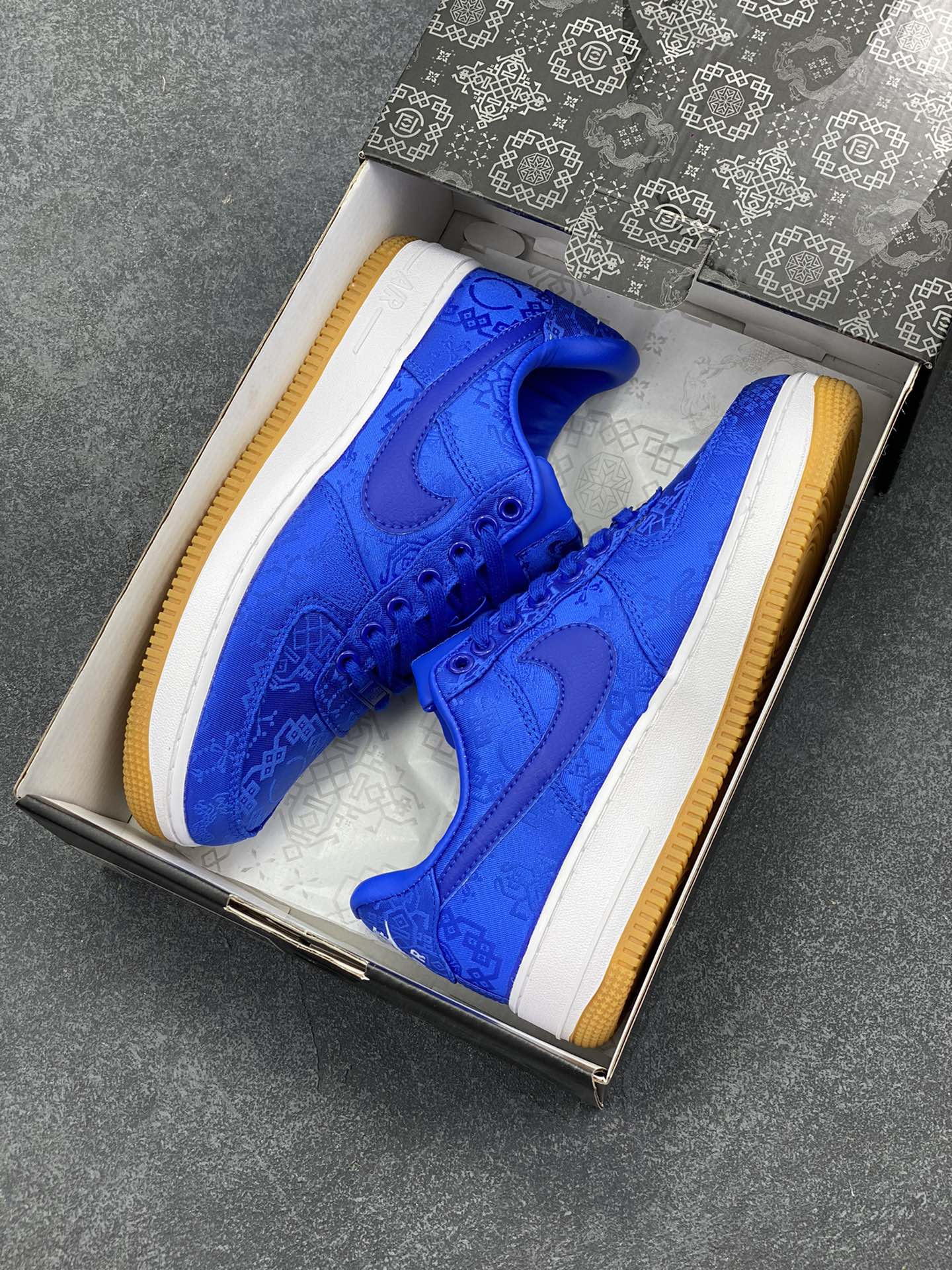 图片[9]-Clot x Nike Air Force 1 Premium AF1 陈冠希 藤原浩联名 丝绸 空军一号低帮百搭休闲运动板鞋。柔软、弹性十足的缓震性能和出色的中底设计，横跨复古与现代的外型结合，造就出风靡全球三十多年的Force 1，直到今天还深受青睐 货号：CJ5290-400 尺码：36 36.5 37.5 38 38.5 39 40 40.5 41 42 42.5 43 44 44.5 45-选品中心