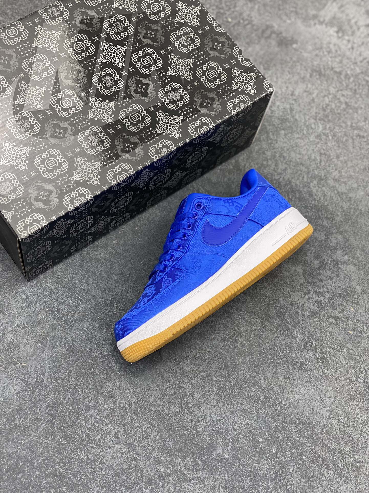 图片[7]-Clot x Nike Air Force 1 Premium AF1 陈冠希 藤原浩联名 丝绸 空军一号低帮百搭休闲运动板鞋。柔软、弹性十足的缓震性能和出色的中底设计，横跨复古与现代的外型结合，造就出风靡全球三十多年的Force 1，直到今天还深受青睐 货号：CJ5290-400 尺码：36 36.5 37.5 38 38.5 39 40 40.5 41 42 42.5 43 44 44.5 45-选品中心