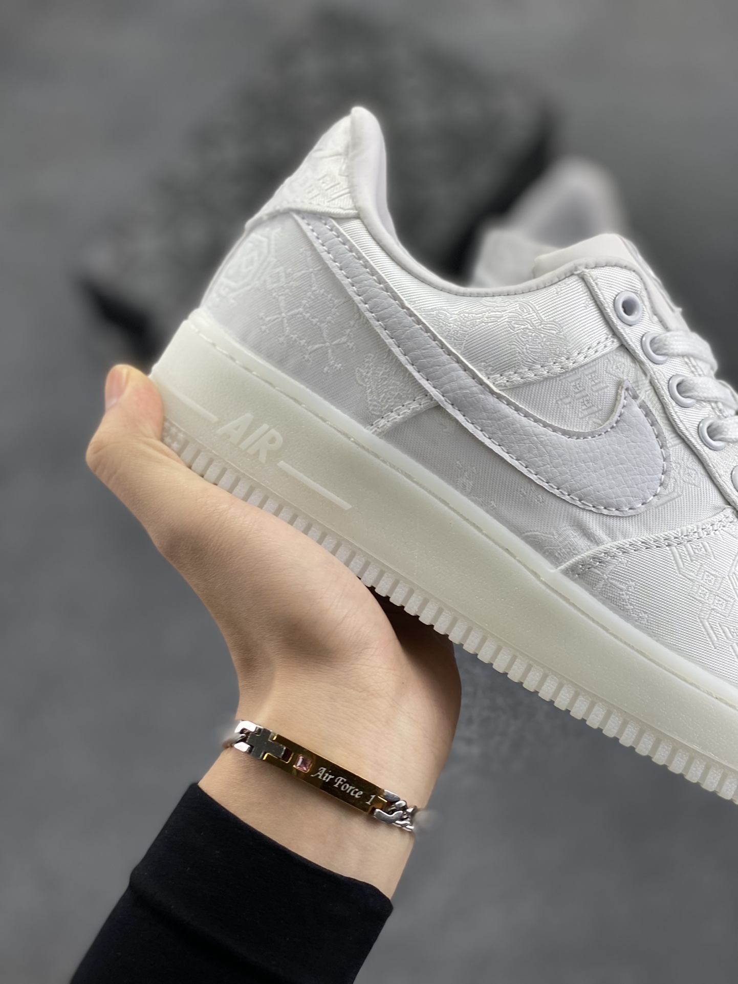 图片[6]-Clot x Nike Air Force 1 Premium AF1 陈冠希 藤原浩联名 丝绸 空军一号低帮百搭休闲运动板鞋。柔软、弹性十足的缓震性能和出色的中底设计，横跨复古与现代的外型结合，造就出风靡全球三十多年的Force 1，直到今天还深受青睐 货号：AQ9286-100 尺码：36 36.5 37.5 38 38.5 39 40 40.5 41 42 42.5 43 44 44.5 45-选品中心
