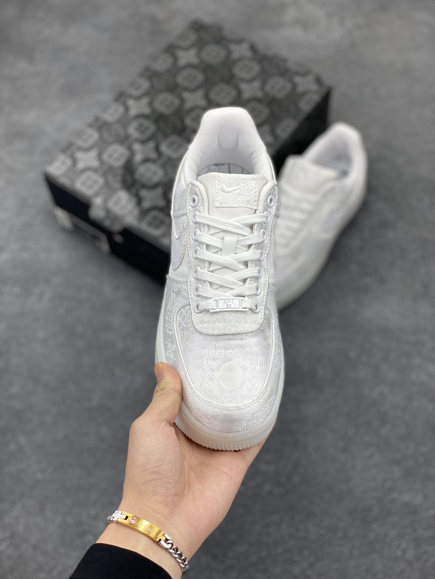 图片[2]-Clot x Nike Air Force 1 Premium AF1 陈冠希 藤原浩联名 丝绸 空军一号低帮百搭休闲运动板鞋。柔软、弹性十足的缓震性能和出色的中底设计，横跨复古与现代的外型结合，造就出风靡全球三十多年的Force 1，直到今天还深受青睐 货号：AQ9286-100 尺码：36 36.5 37.5 38 38.5 39 40 40.5 41 42 42.5 43 44 44.5 45-选品中心