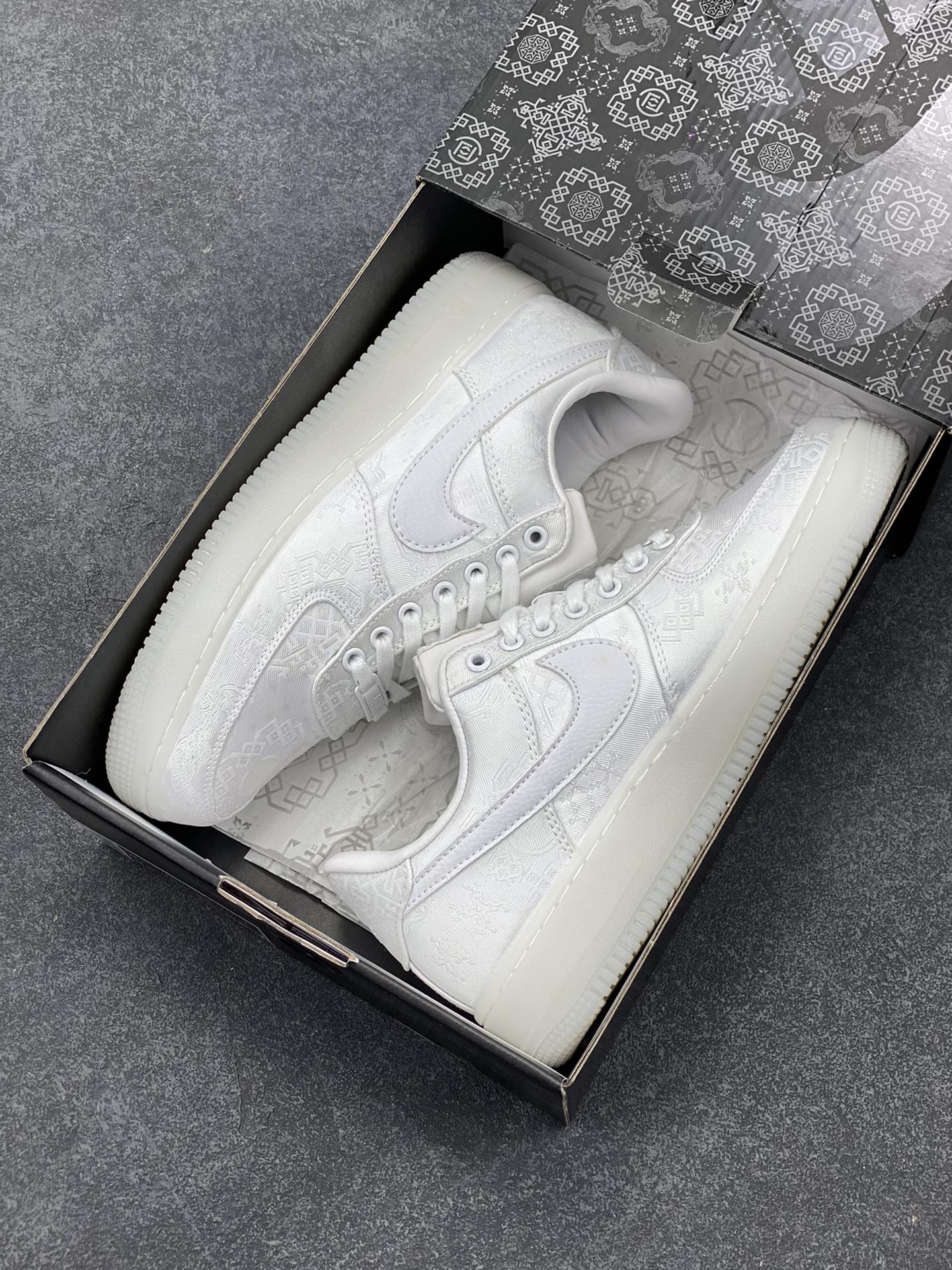 图片[9]-Clot x Nike Air Force 1 Premium AF1 陈冠希 藤原浩联名 丝绸 空军一号低帮百搭休闲运动板鞋。柔软、弹性十足的缓震性能和出色的中底设计，横跨复古与现代的外型结合，造就出风靡全球三十多年的Force 1，直到今天还深受青睐 货号：AQ9286-100 尺码：36 36.5 37.5 38 38.5 39 40 40.5 41 42 42.5 43 44 44.5 45-选品中心