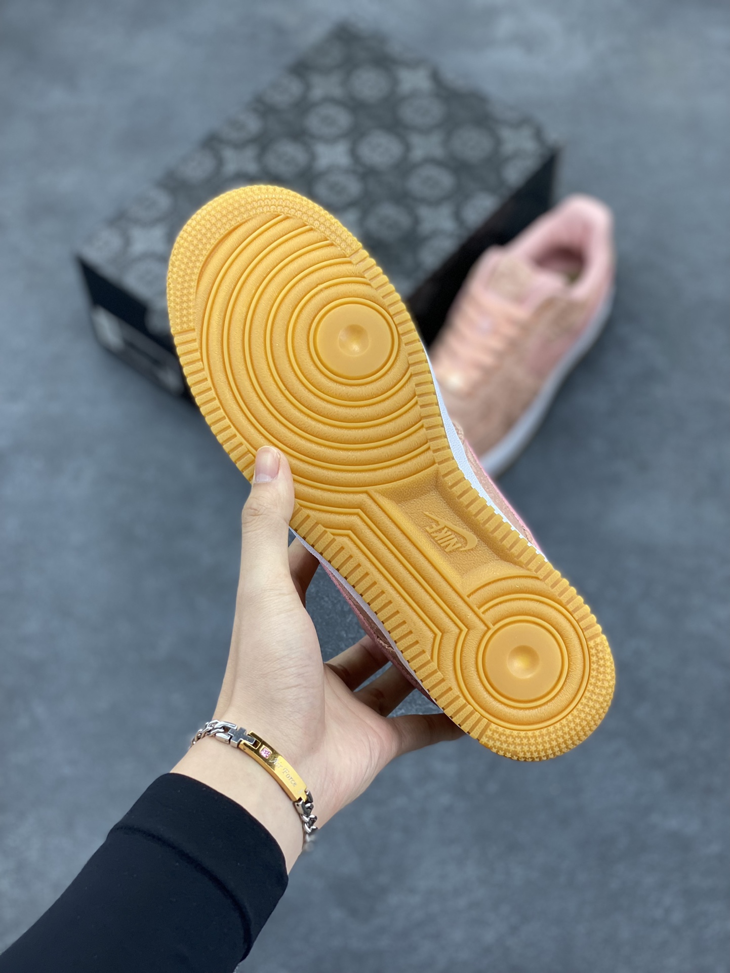 图片[5]-Clot x Nike Air Force 1 Premium AF1 陈冠希 藤原浩联名 丝绸 空军一号低帮百搭休闲运动板鞋。柔软、弹性十足的缓震性能和出色的中底设计，横跨复古与现代的外型结合，造就出风靡全球三十多年的Force 1，直到今天还深受青睐 货号：CJ5290-600 尺码：36 36.5 37.5 38 38.5 39 40 40.5 41 42 42.5 43 44 44.5 45-选品中心