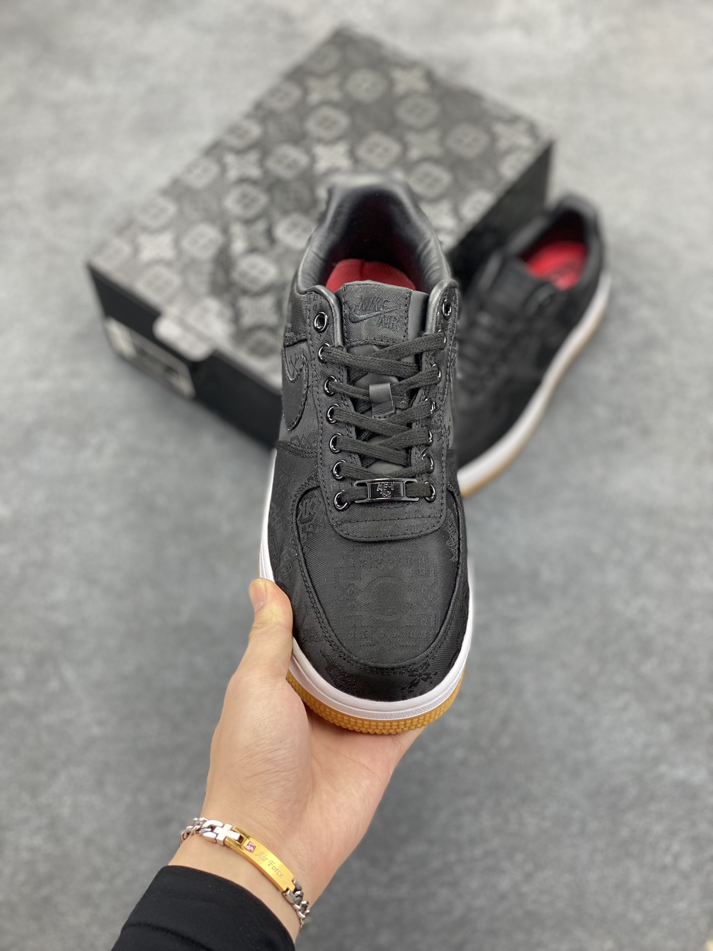 图片[2]-Clot x Nike Air Force 1 Premium AF1 陈冠希 藤原浩联名 丝绸 空军一号低帮百搭休闲运动板鞋。柔软、弹性十足的缓震性能和出色的中底设计，横跨复古与现代的外型结合，造就出风靡全球三十多年的Force 1，直到今天还深受青睐 货号：CZ3966-001 尺码：36 36.5 37.5 38 38.5 39 40 40.5 41 42 42.5 43 44 44.5 45-选品中心