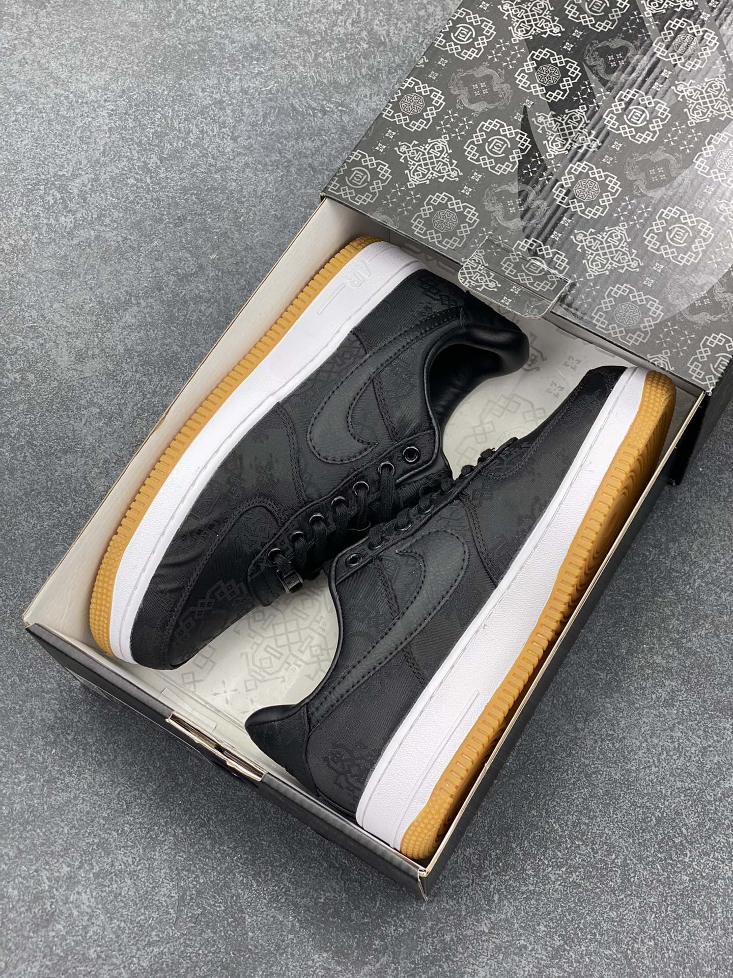 图片[9]-Clot x Nike Air Force 1 Premium AF1 陈冠希 藤原浩联名 丝绸 空军一号低帮百搭休闲运动板鞋。柔软、弹性十足的缓震性能和出色的中底设计，横跨复古与现代的外型结合，造就出风靡全球三十多年的Force 1，直到今天还深受青睐 货号：CZ3966-001 尺码：36 36.5 37.5 38 38.5 39 40 40.5 41 42 42.5 43 44 44.5 45-选品中心